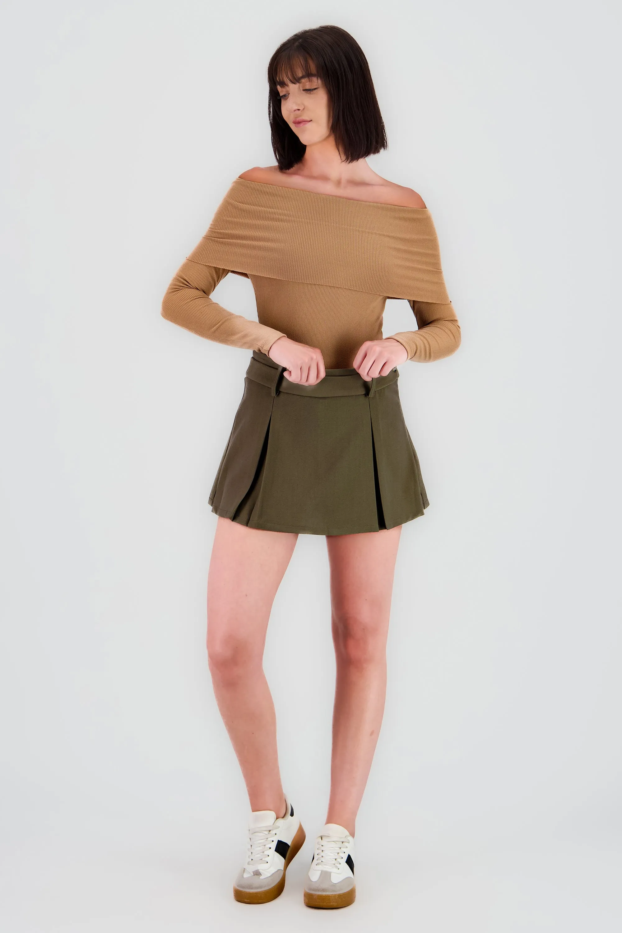 Falda mini detalle pretina tablones sold by Shasa