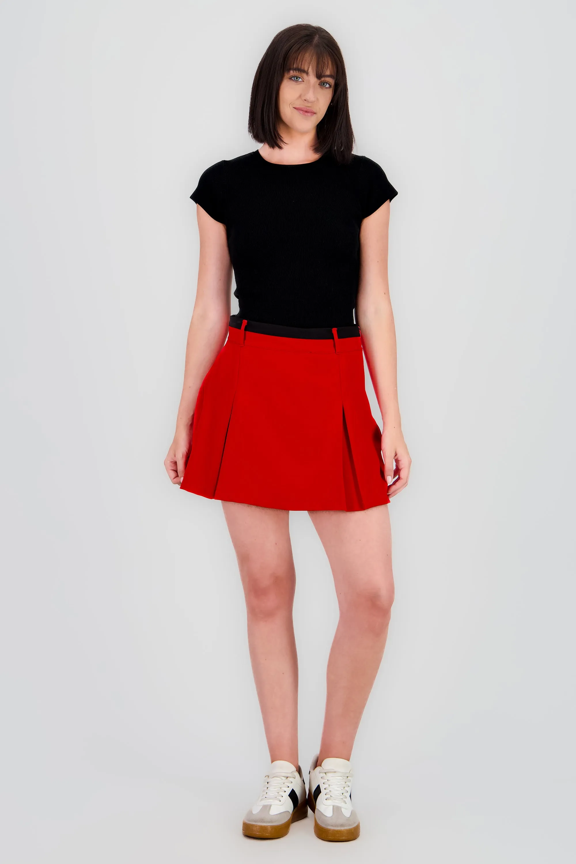 Falda mini detalle abertura sold by Shasa