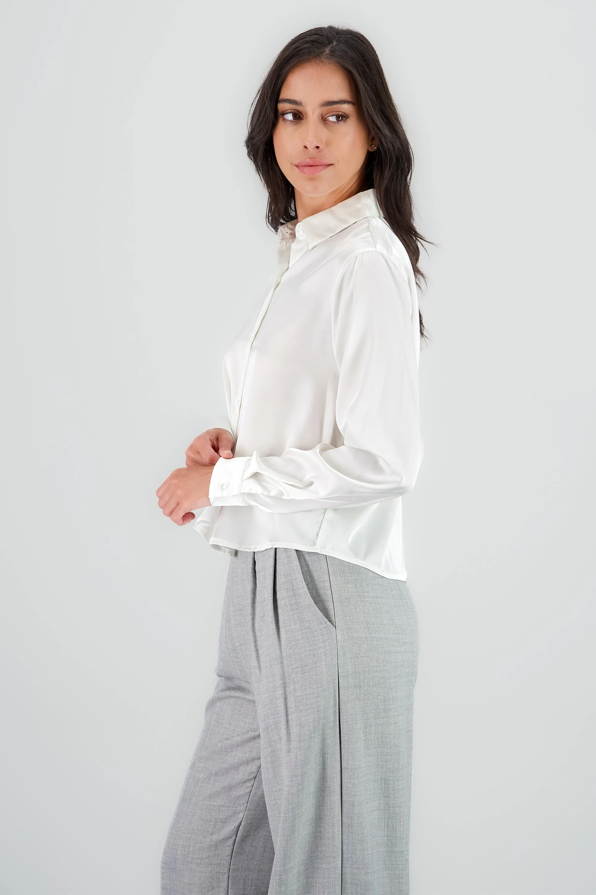 Camisa satinada lisa cropped sold by Shasa product image thumbnail 3