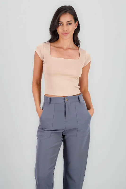 Top liso escote cuadrado manga corta sold by Shasa