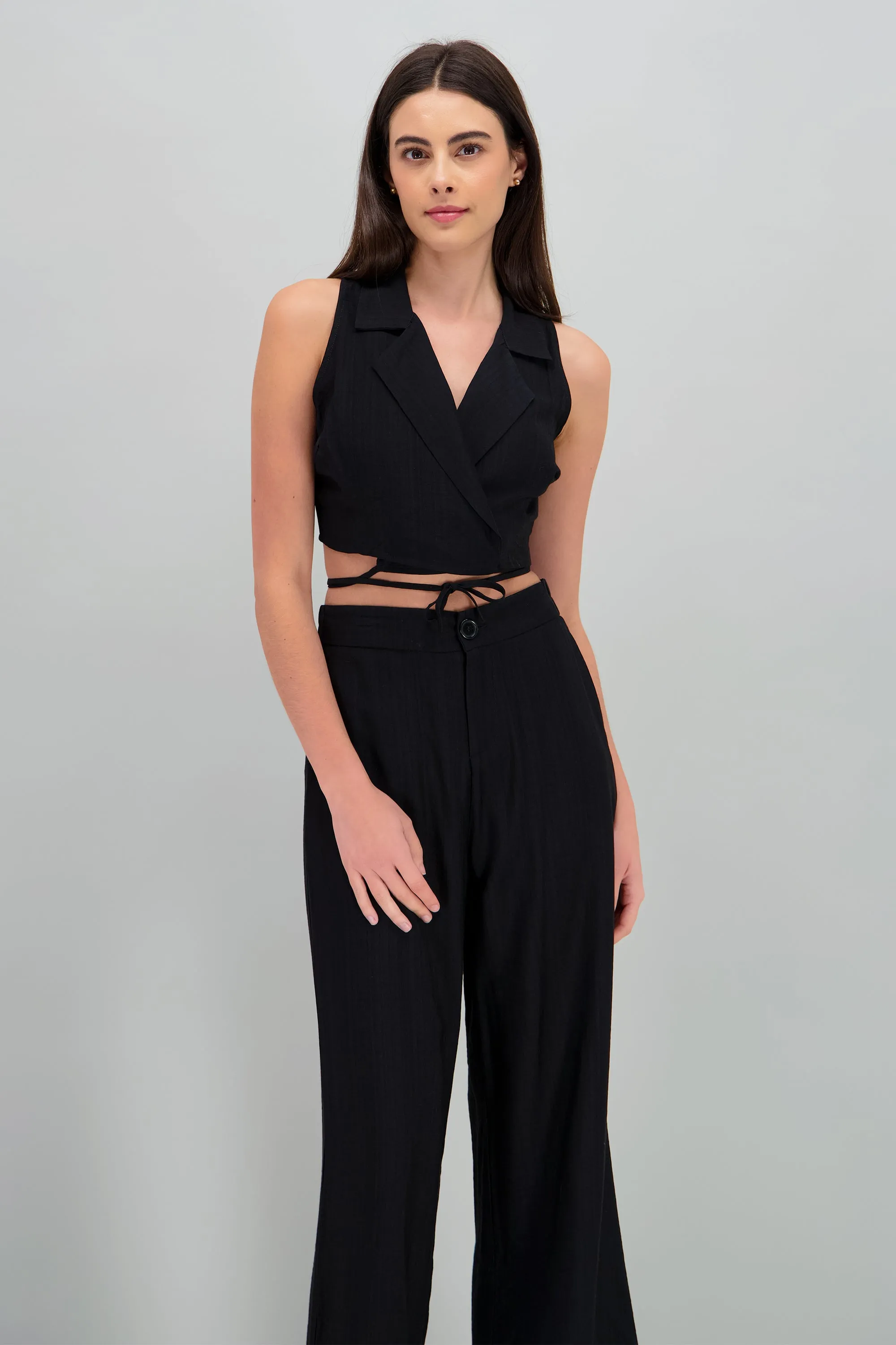 Chaleco crop detalle amarre sold by Shasa