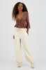 Pantalon recto liso detalle textura jareta sold by Shasa
