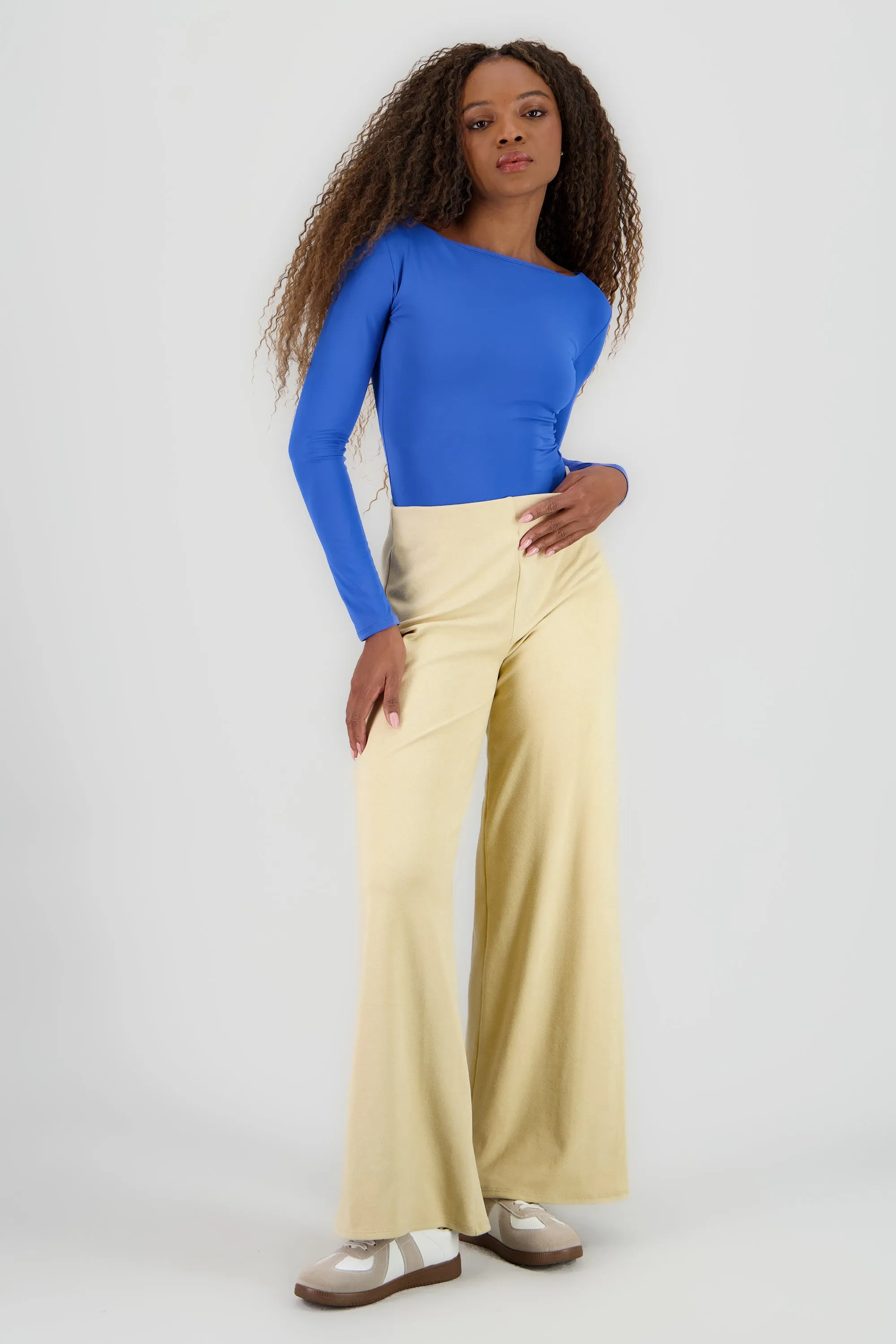 Pantalon amplio detalle tela sold by Shasa