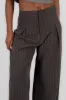 Pantalón pinzas amplio rayas sold by Shasa