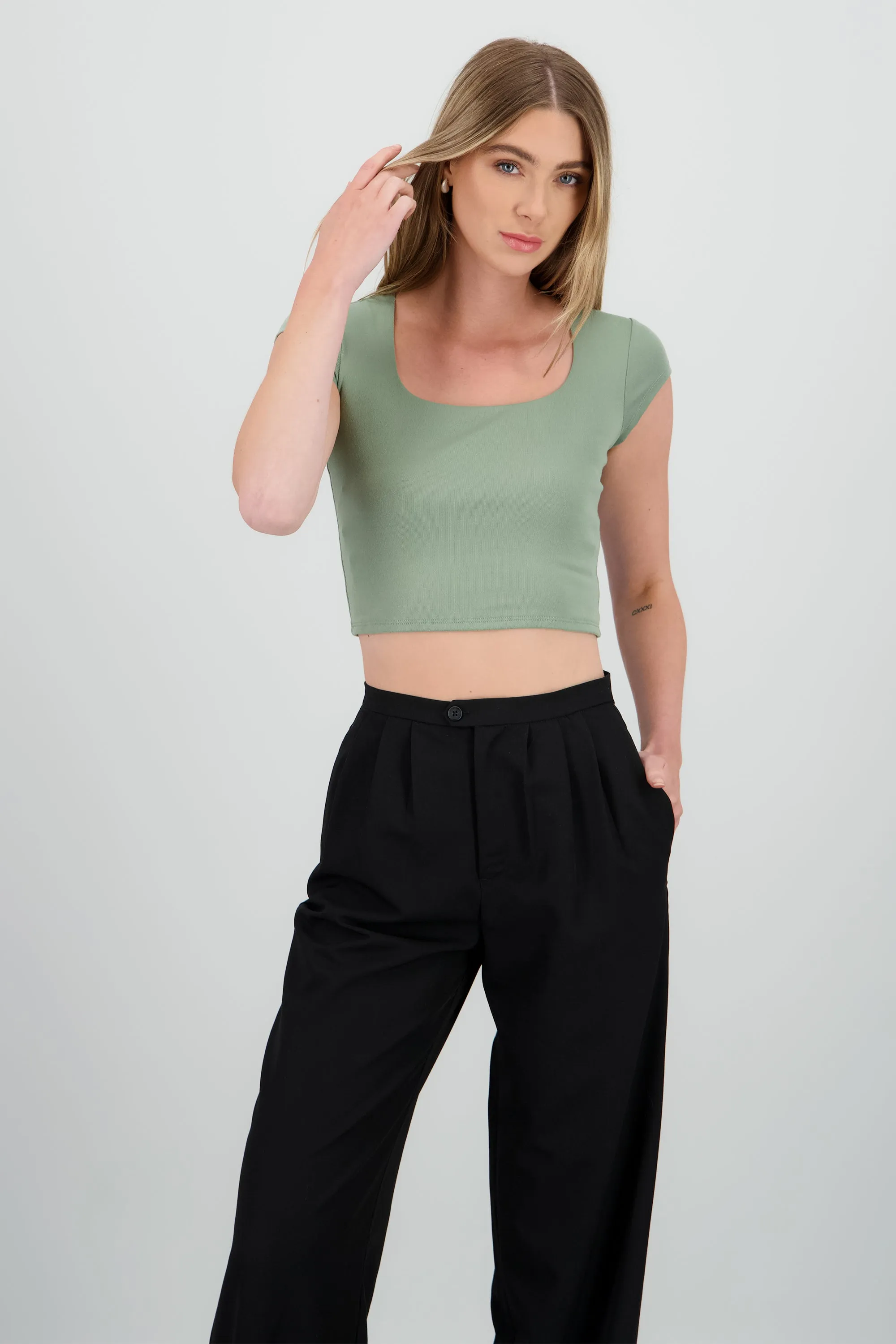 Top escote cuadrado manga corta sold by Shasa