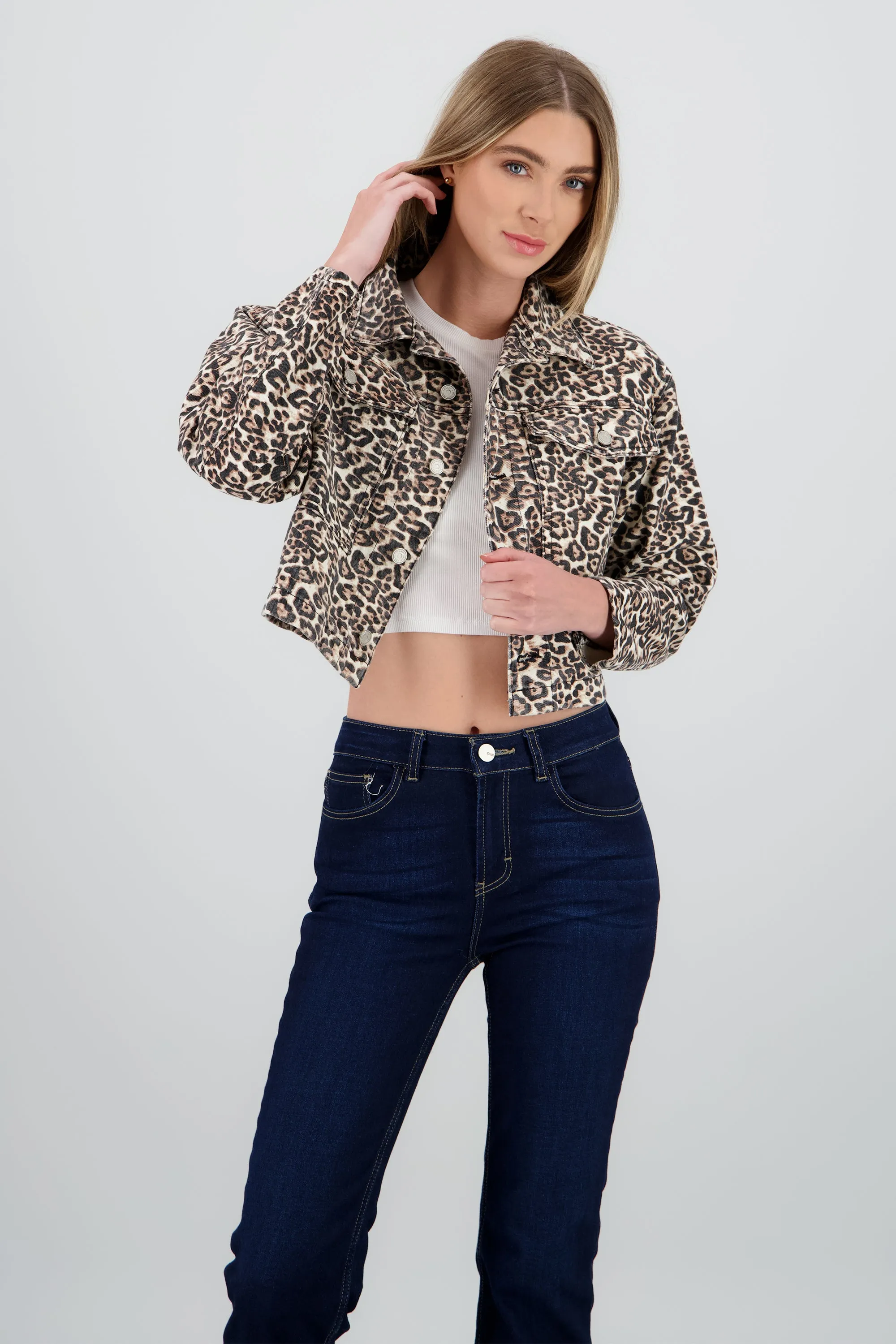 Chamarra trucker animal print sold by Shasa