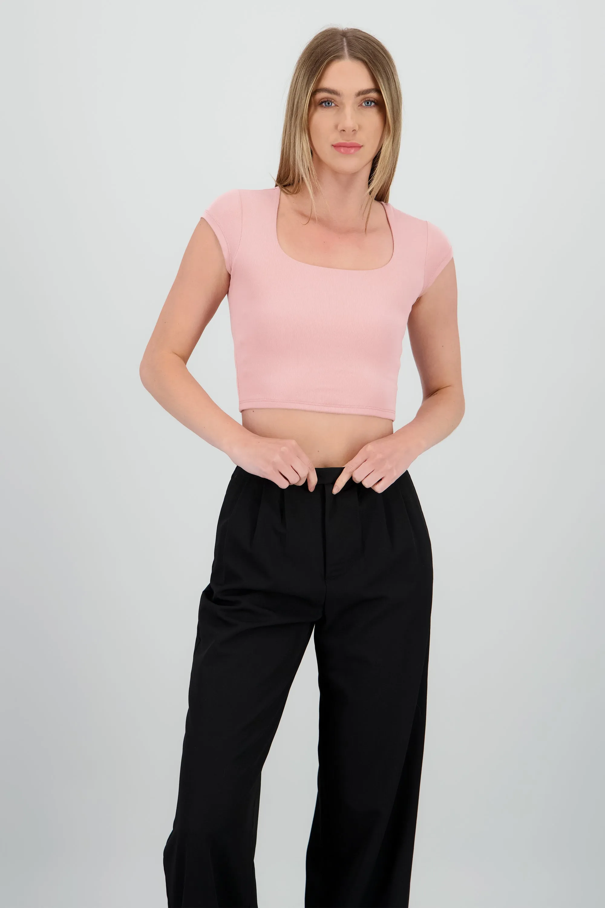 Top escote cuadrado manga corta sold by Shasa