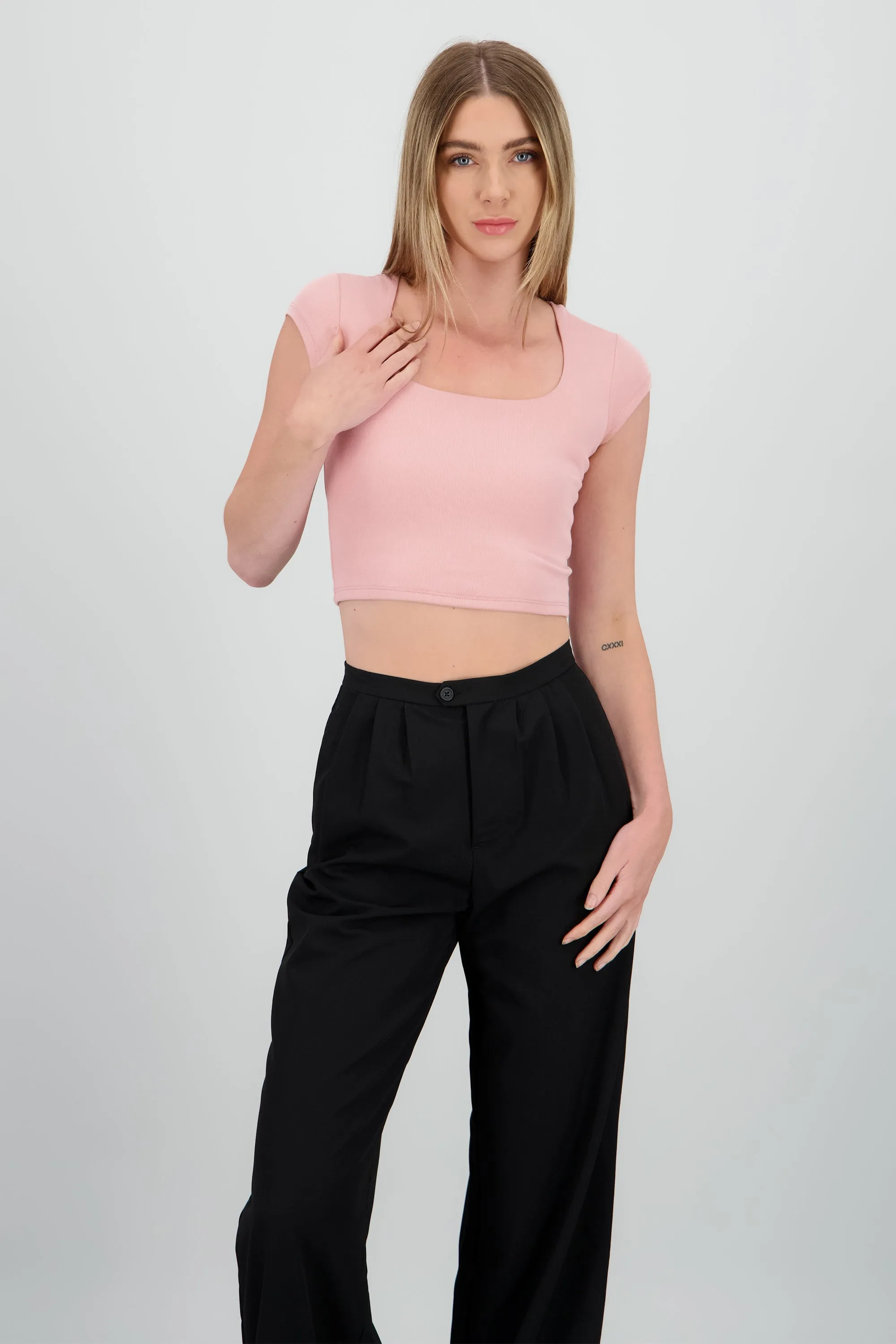 Top escote cuadrado manga corta sold by Shasa product image thumbnail 2