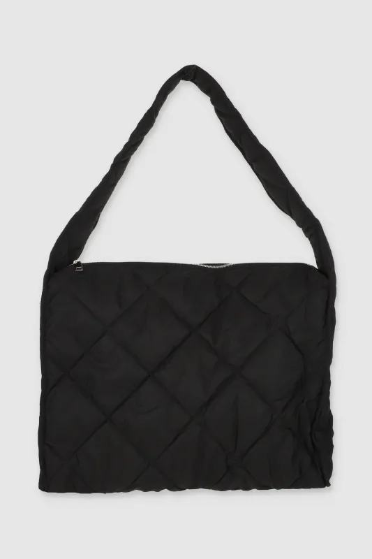 Bolso tote capitonado oversize sold by Shasa
