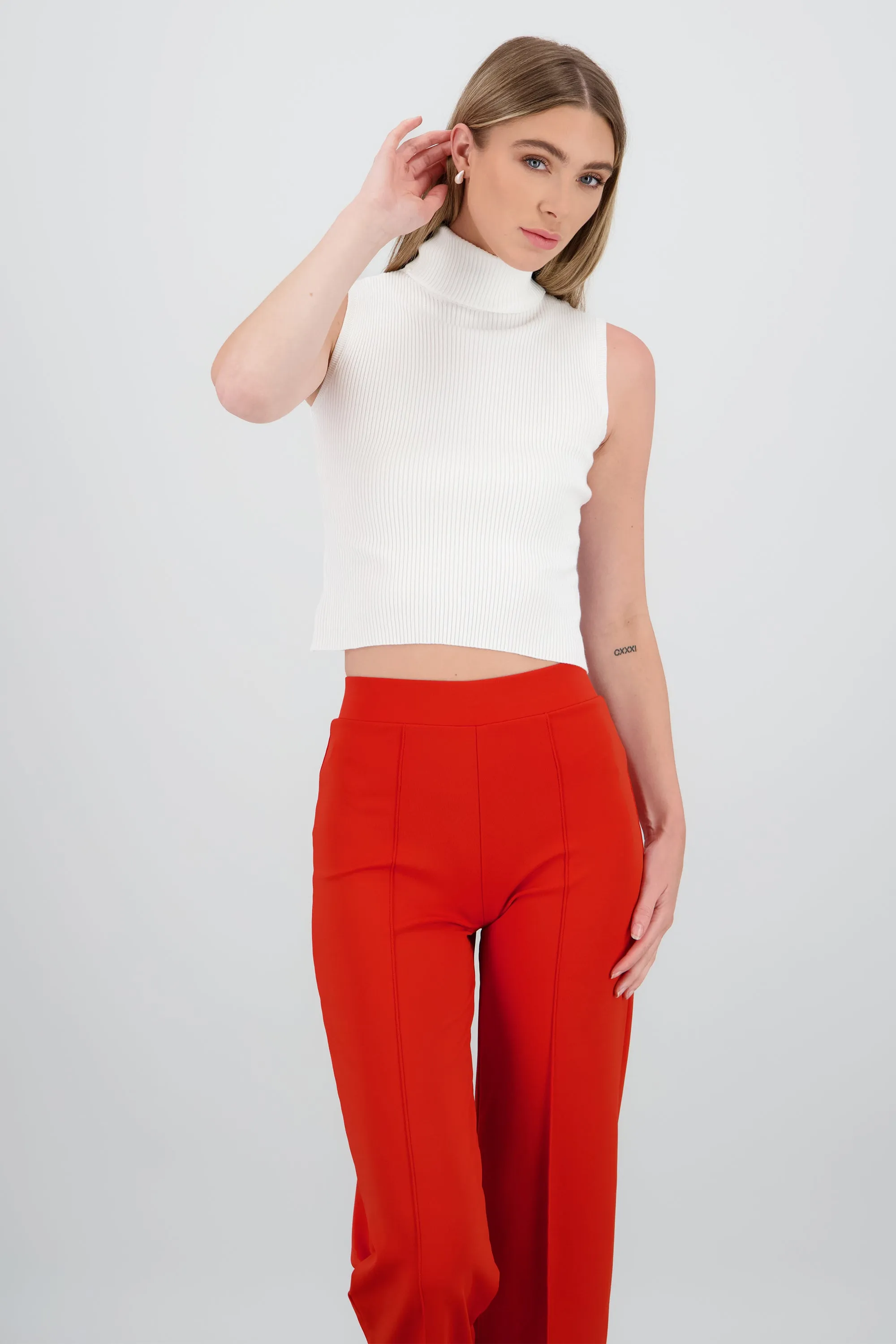 Top cuello alto de rib sold by Shasa