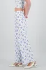 Pantalon amplio textura y flores sold by Shasa