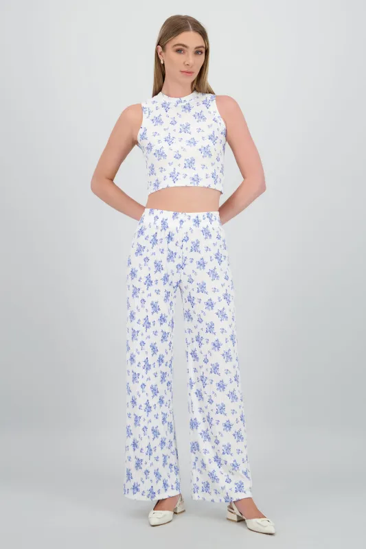 Pantalon amplio textura y flores sold by Shasa