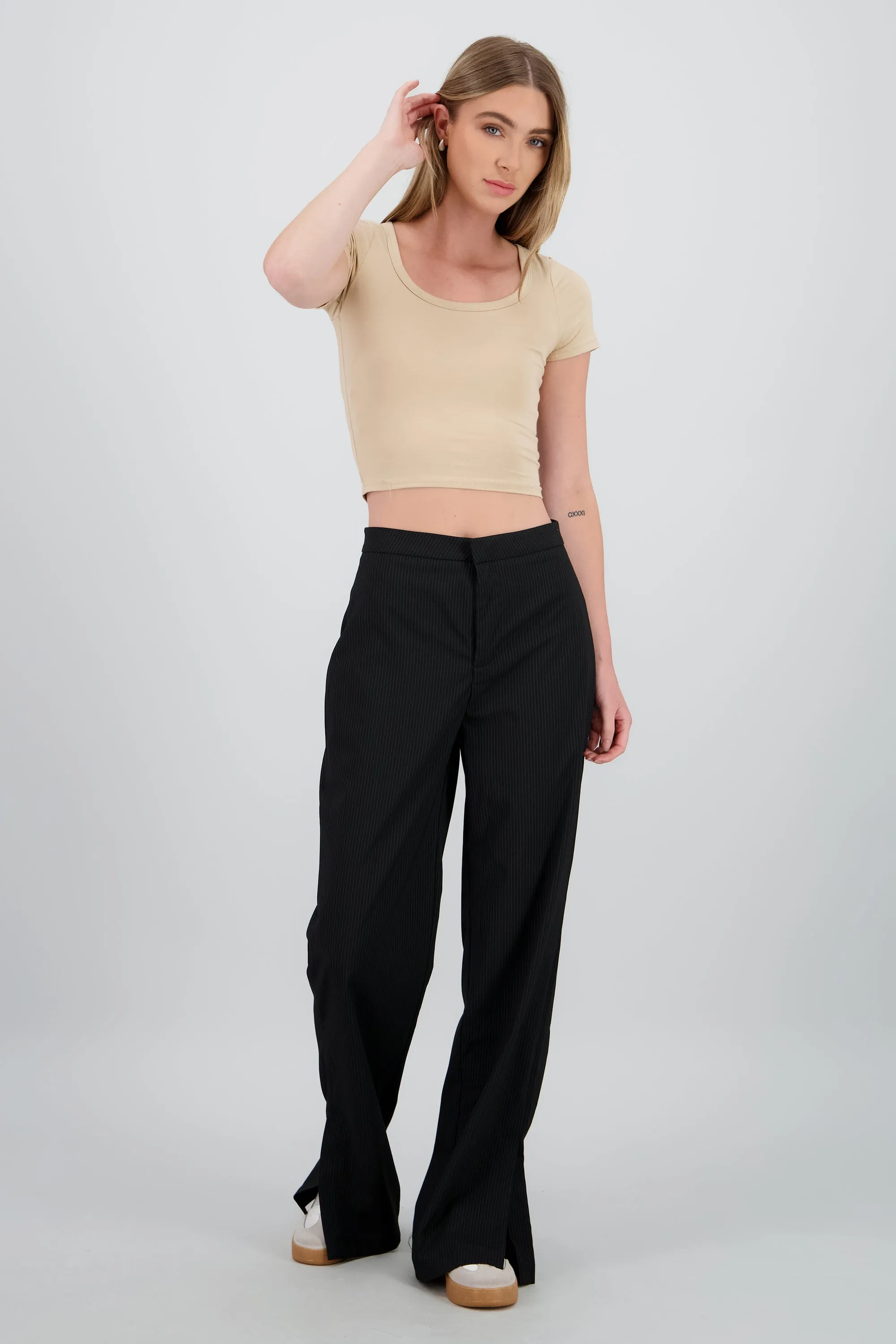 Pantalon sastreado rayas sold by Shasa