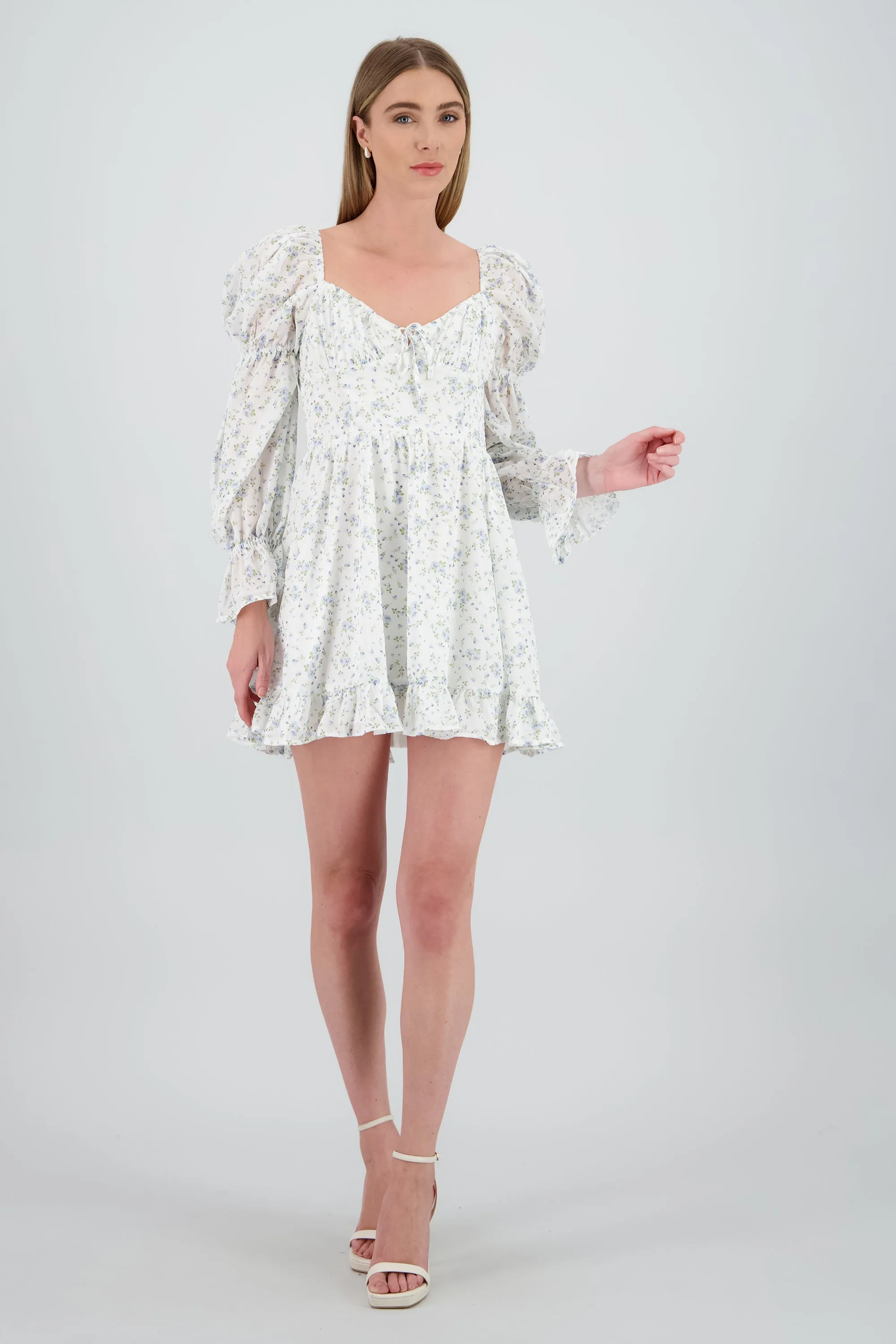 Vestido corto de manga larga con flores sold by Shasa