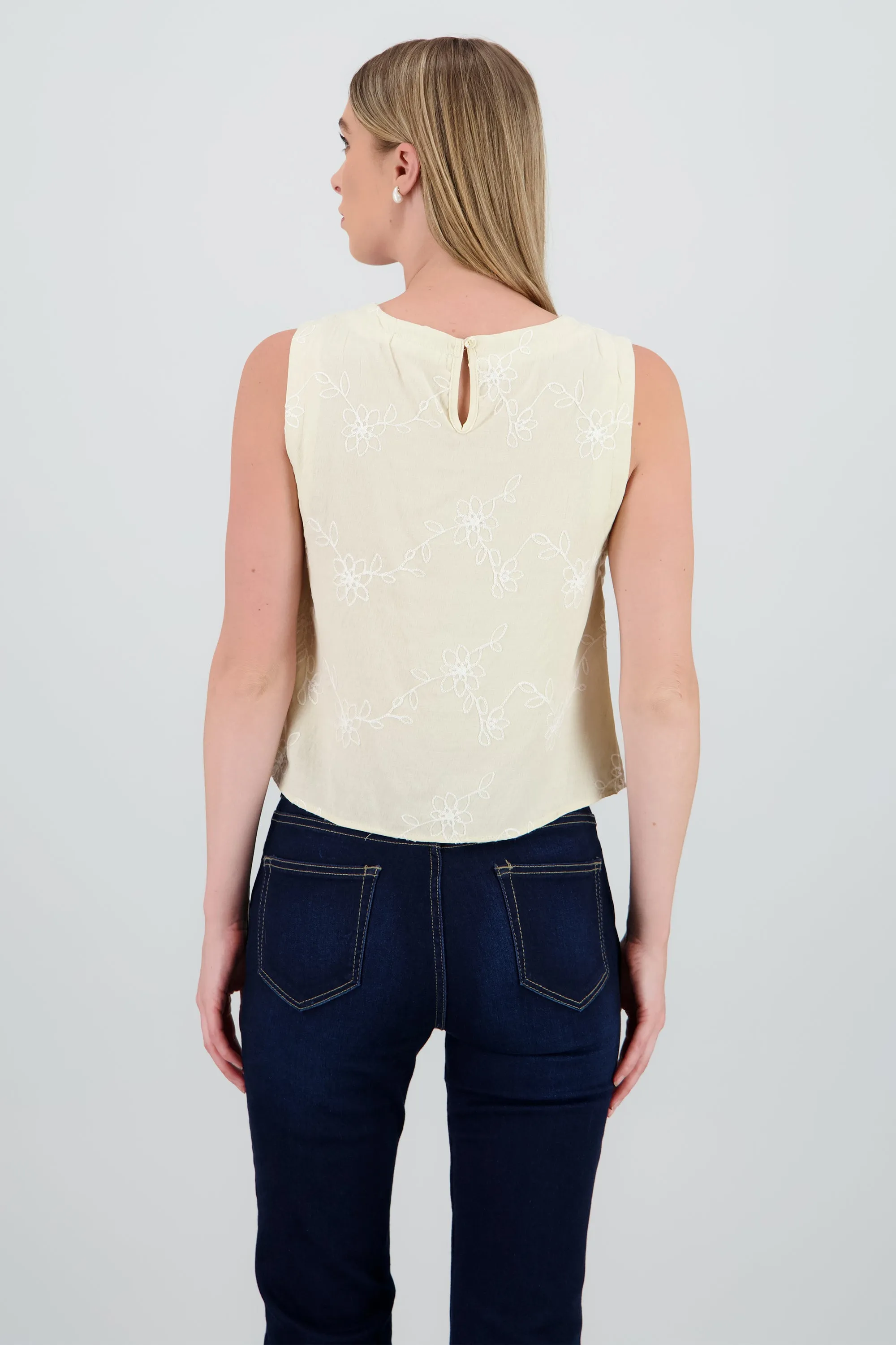 Top sin manga cuello redondo bordado sold by Shasa product image thumbnail 4