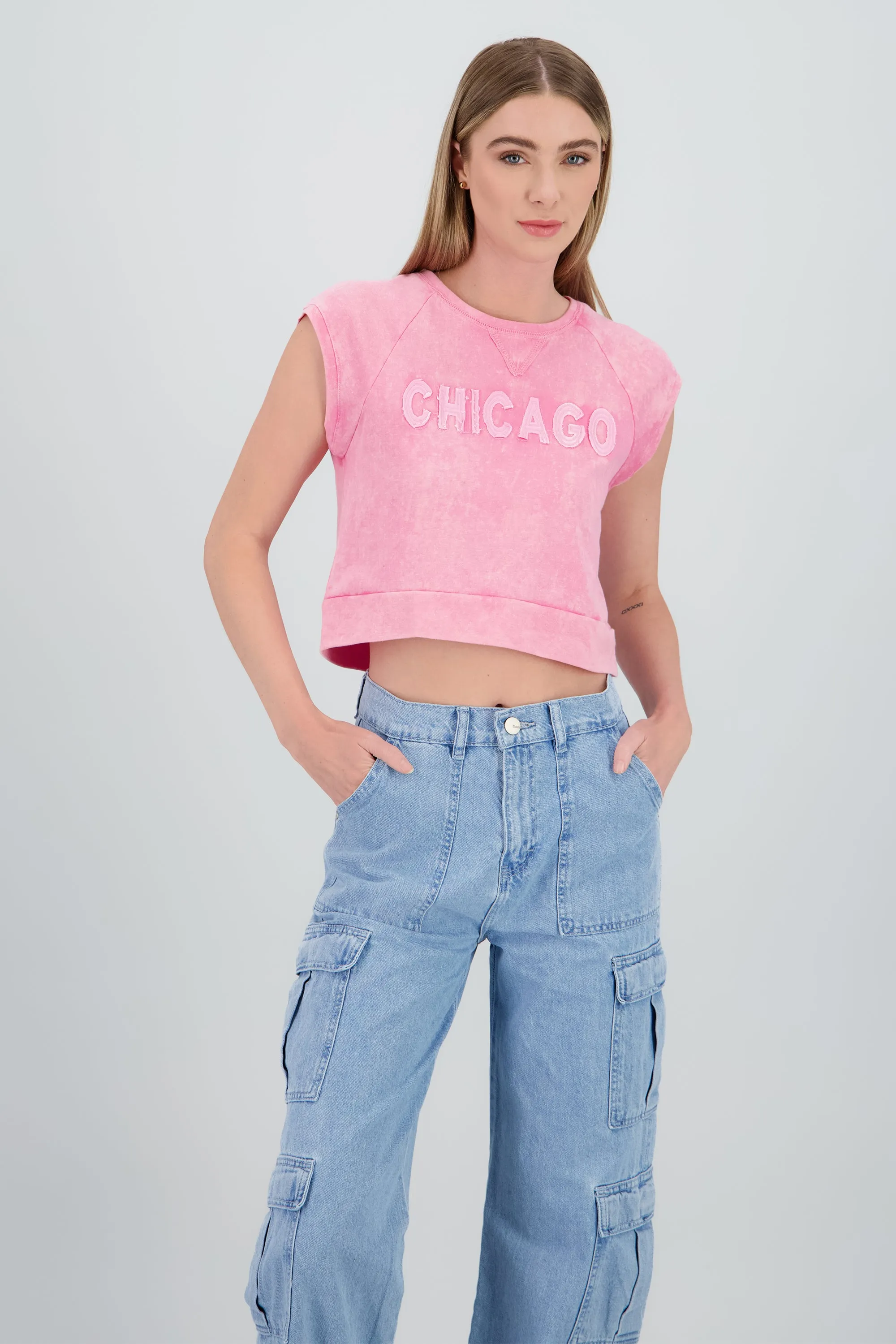 Top manga corta detalle parche sold by Shasa