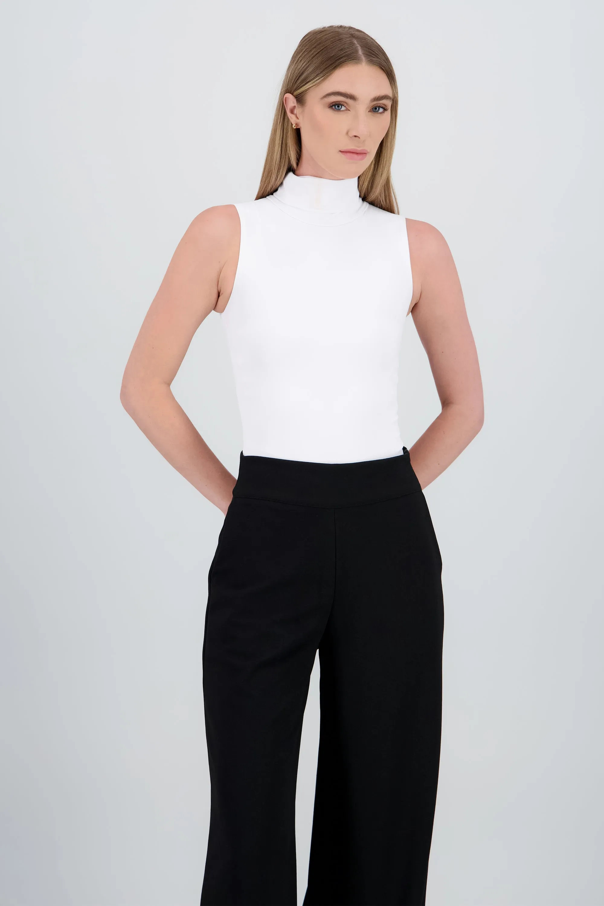 Bodysuit cuello alto sold by Shasa