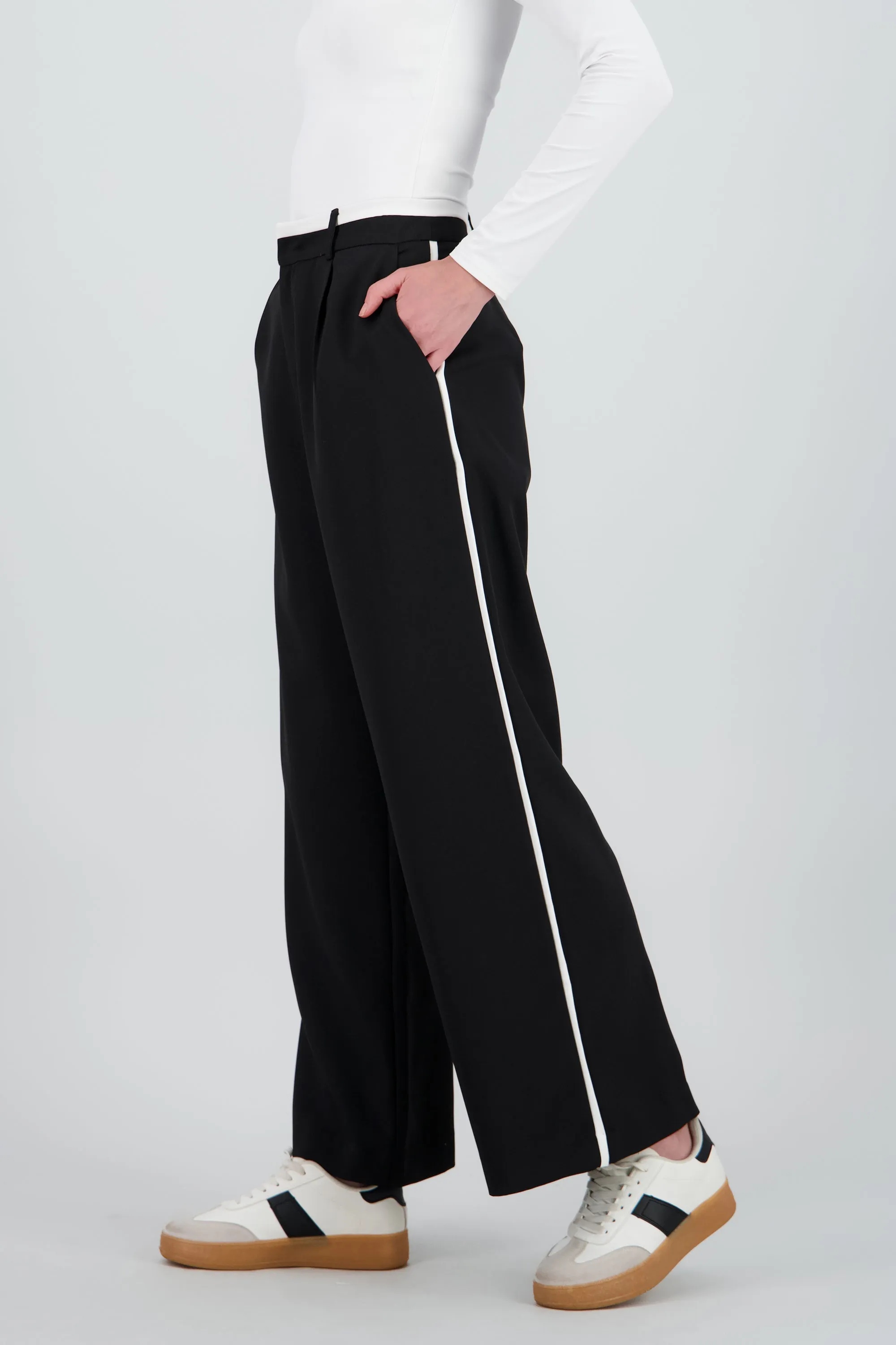 Pantalon recto detalle contraste sold by Shasa product image thumbnail 3