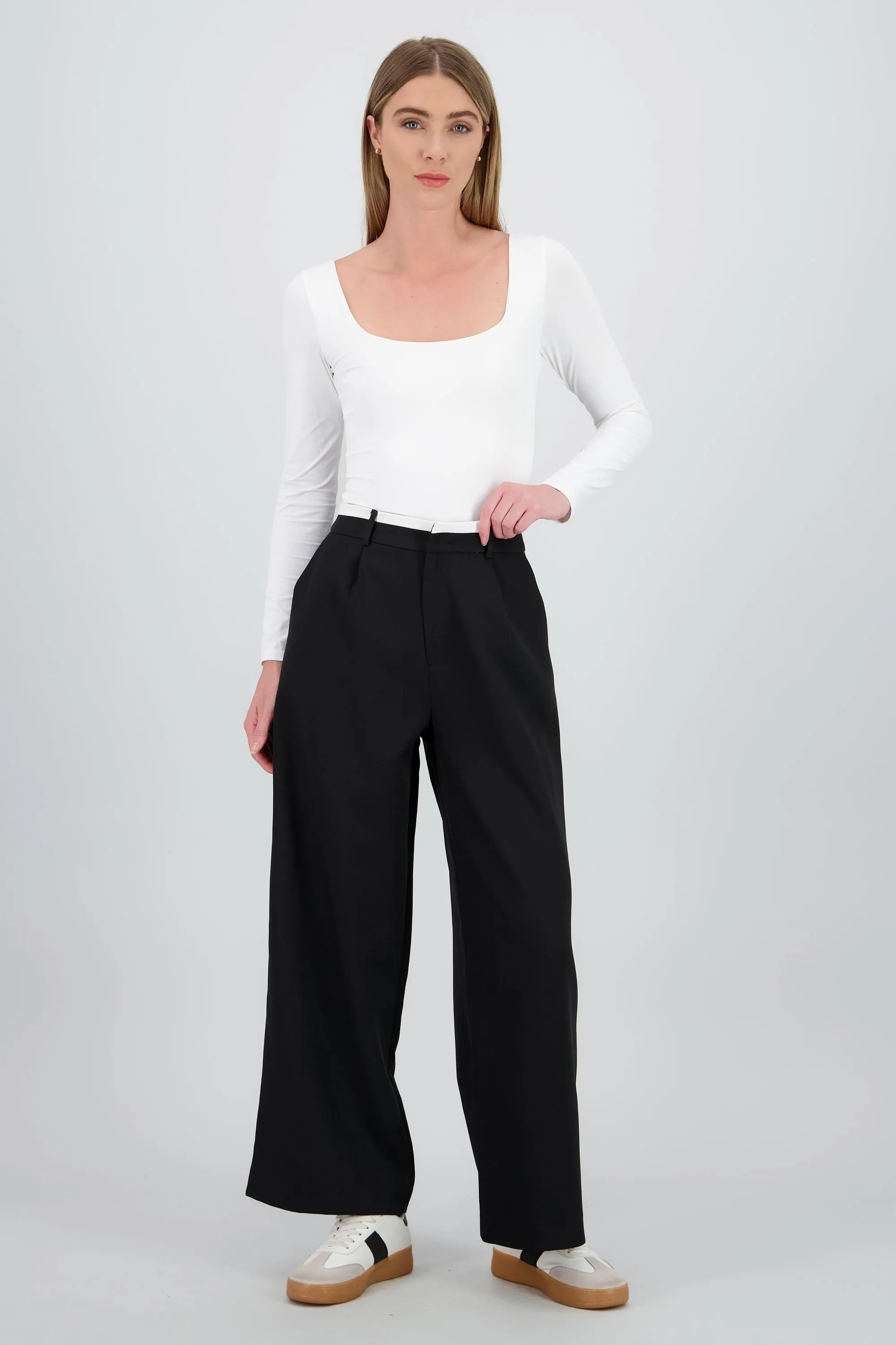 Pantalon recto detalle contraste sold by Shasa