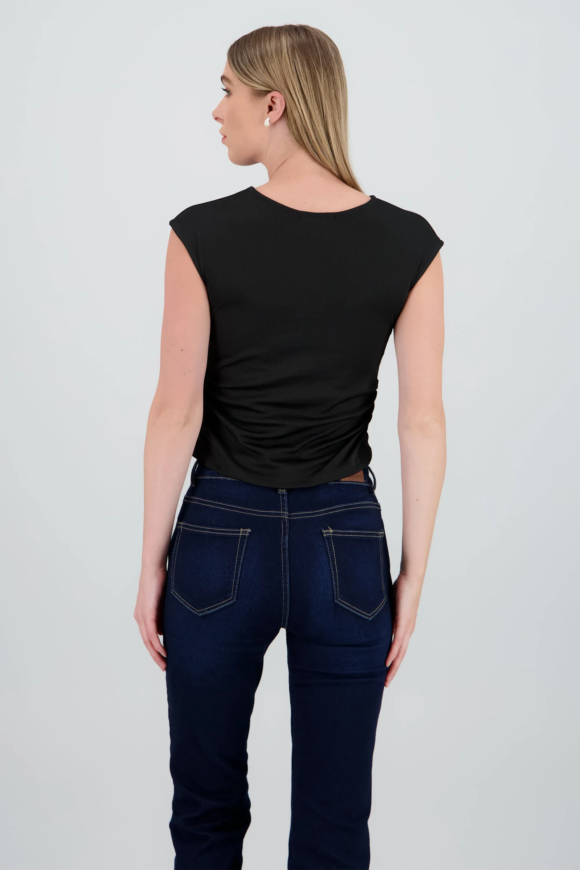 Top cuello alto sin mangas de rib sold by Shasa product image thumbnail 4