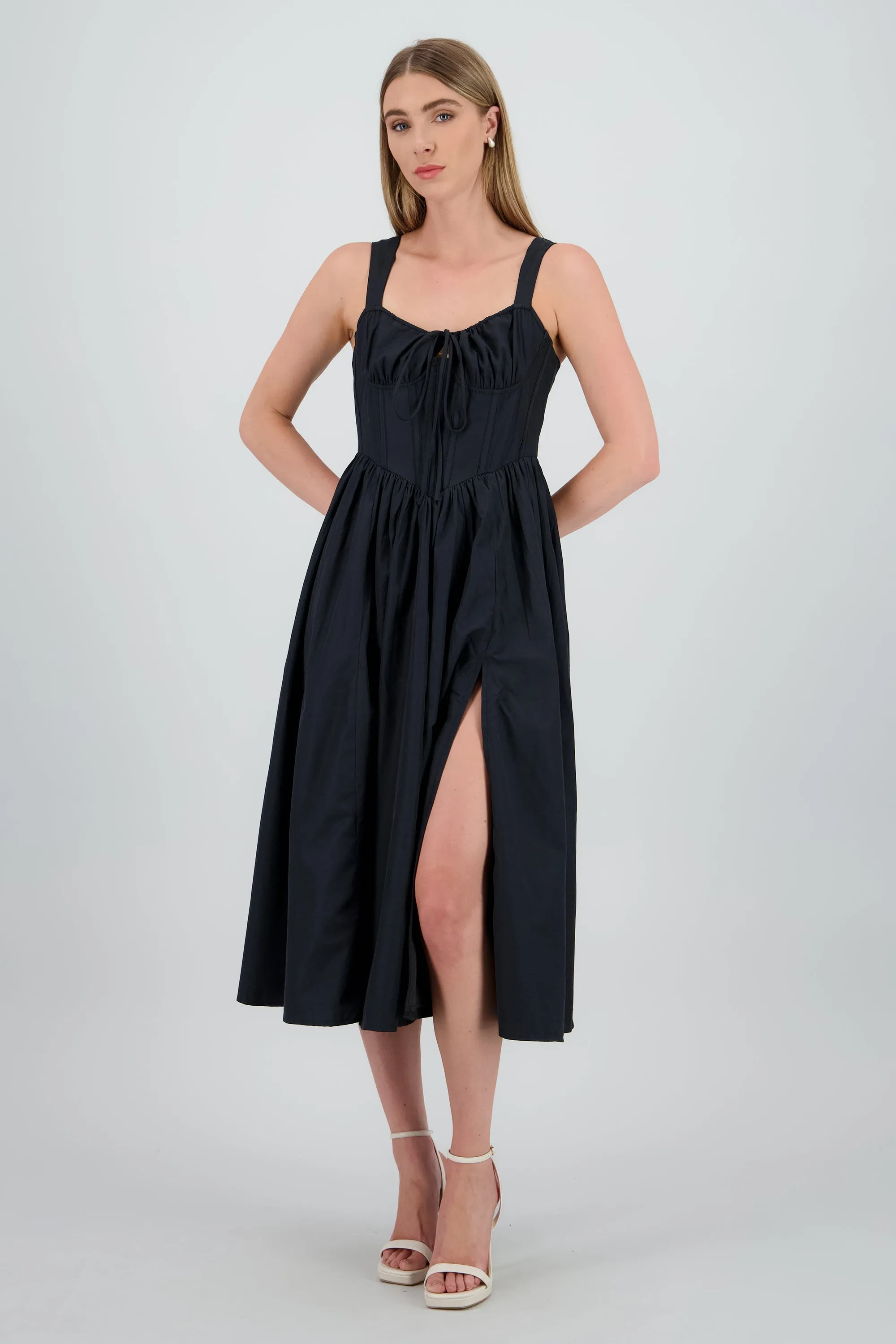 Vestido maxi con detalle de varillas liso sold by Shasa