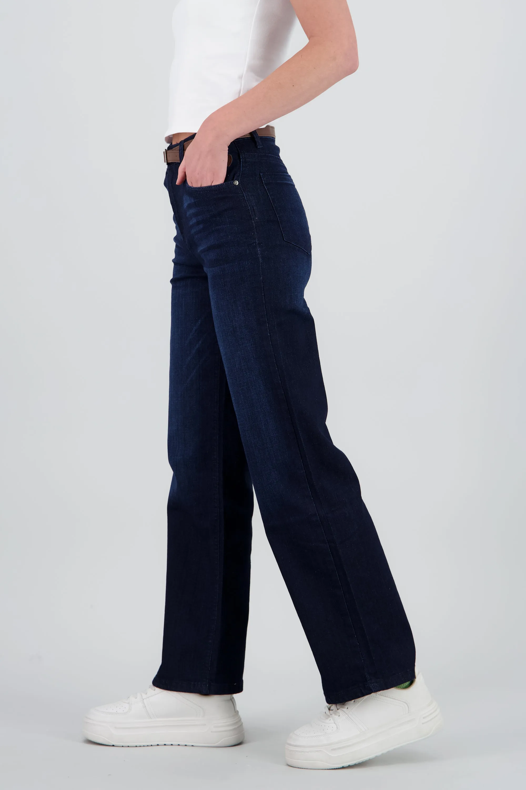 Jeans straight corte básico sold by Shasa product image thumbnail 3