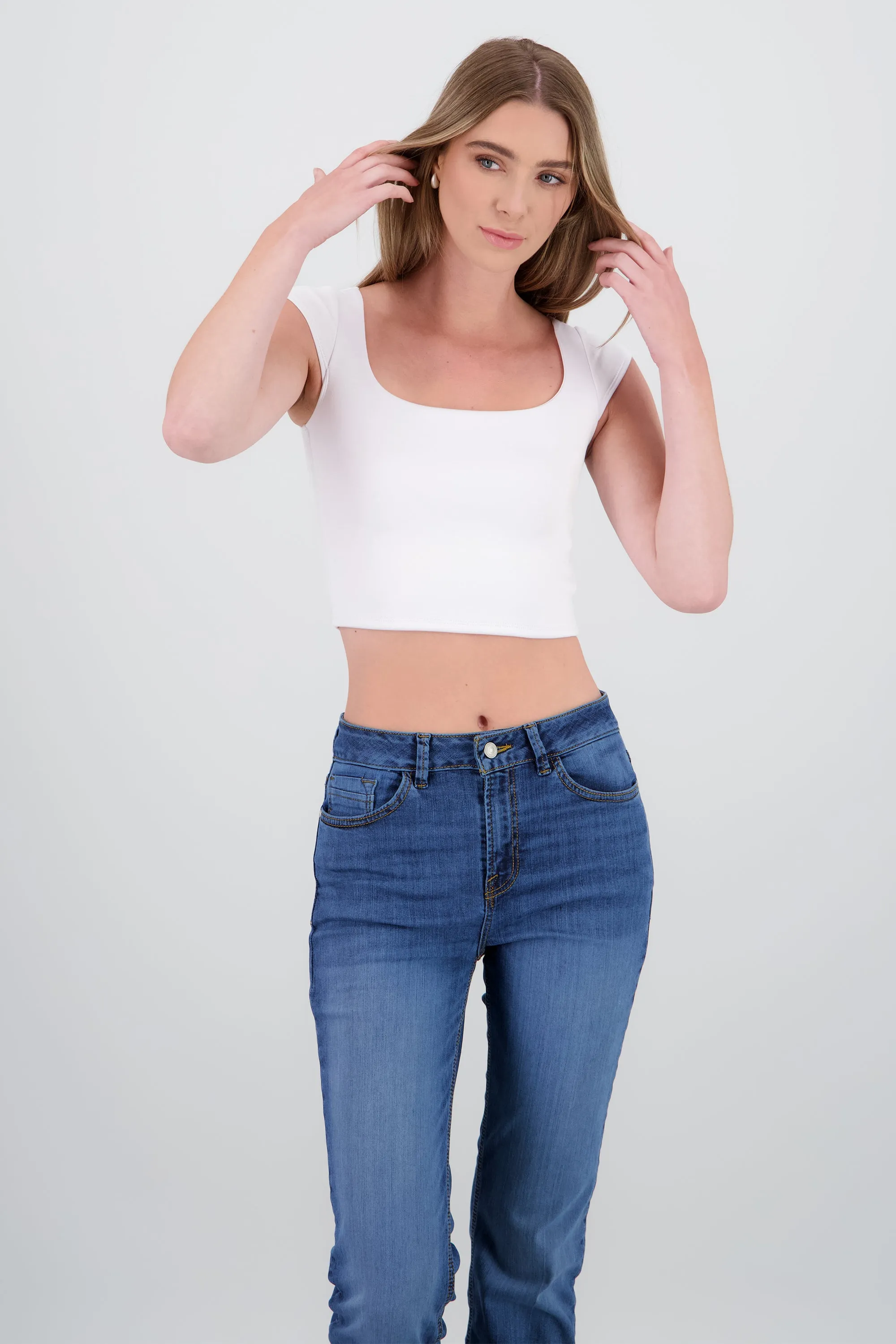 Top corto escote cuadrado manga corta sold by Shasa