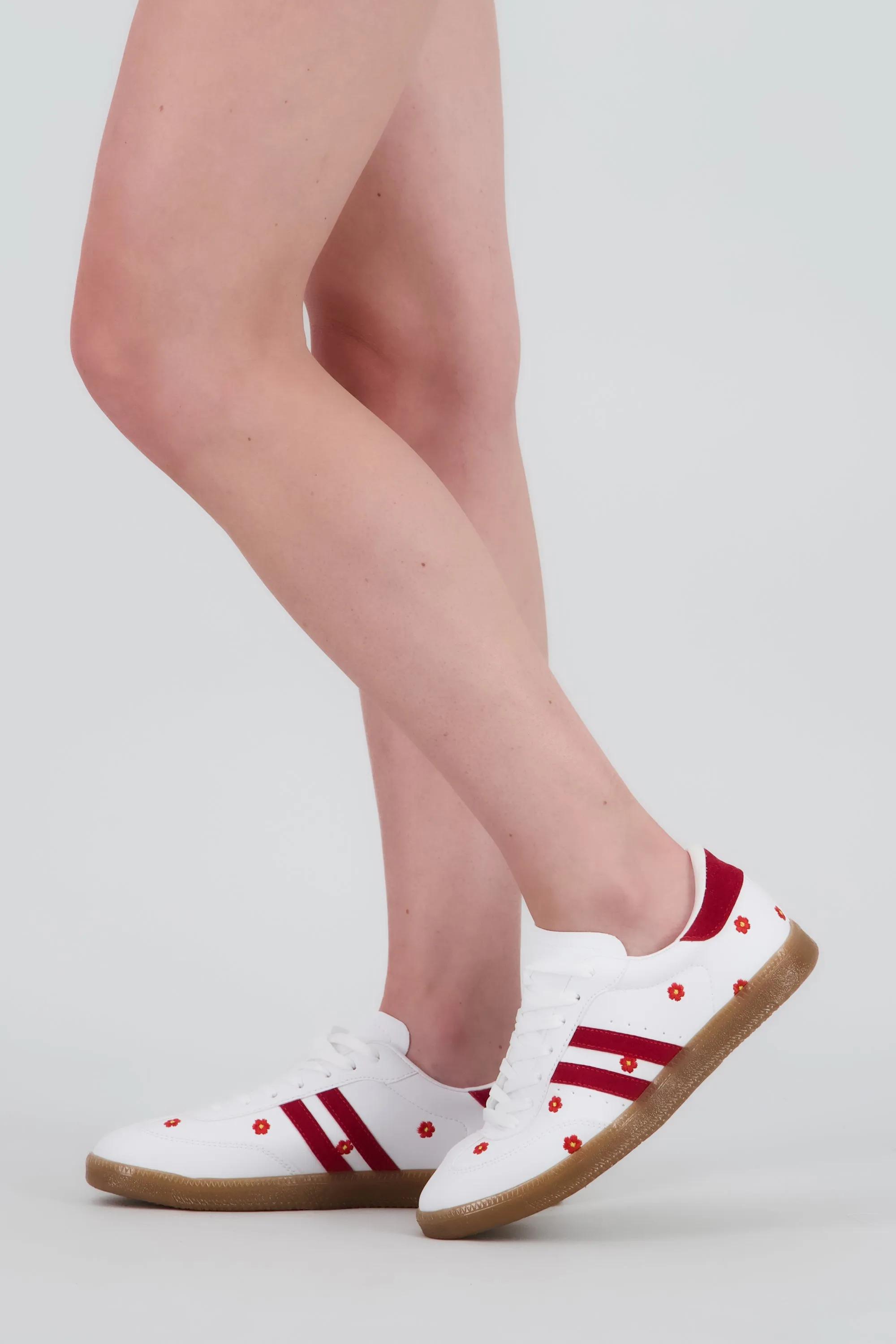 Tenis Líneas Flores sold by Shasa