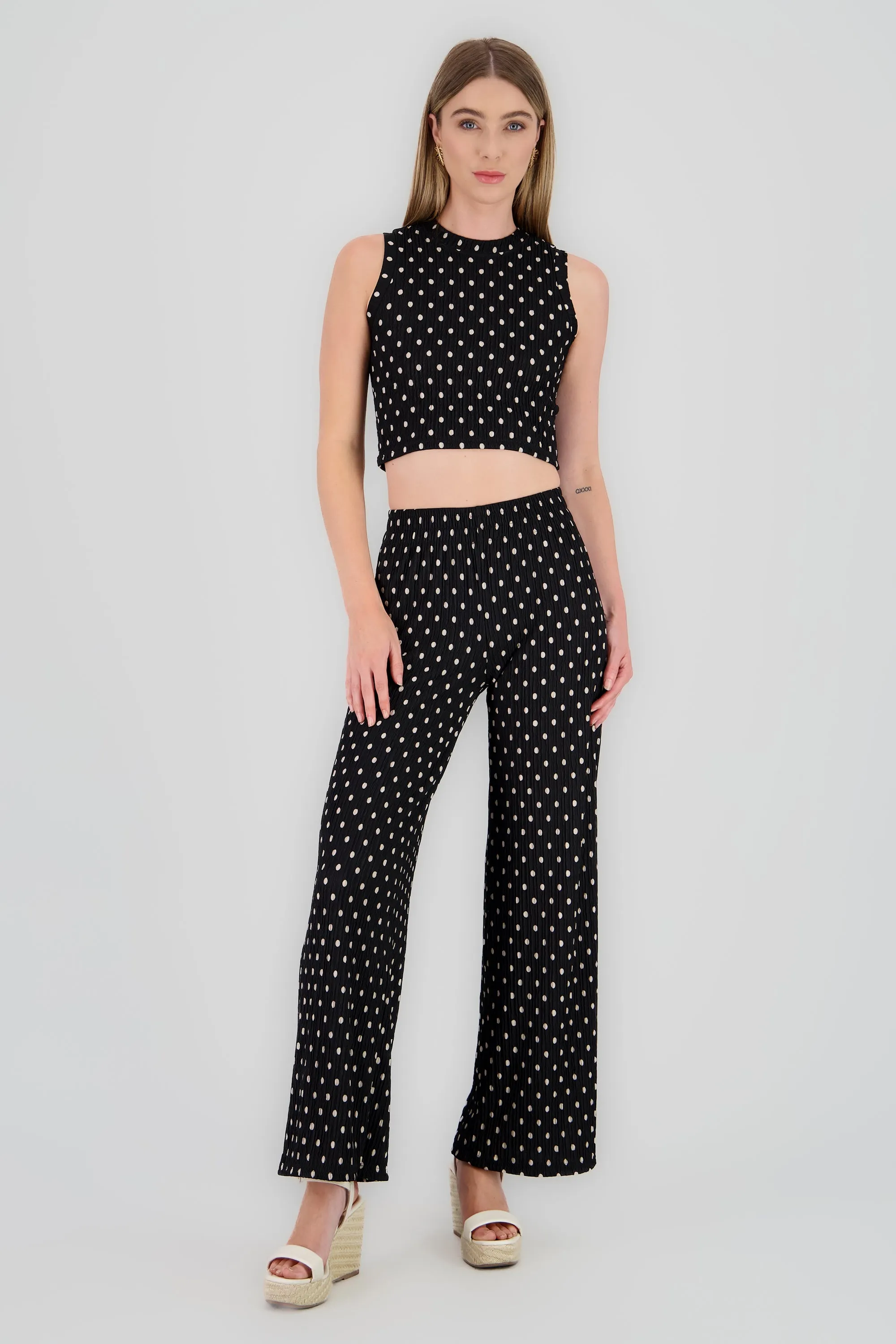 Pantalon amplio textura polkas sold by Shasa