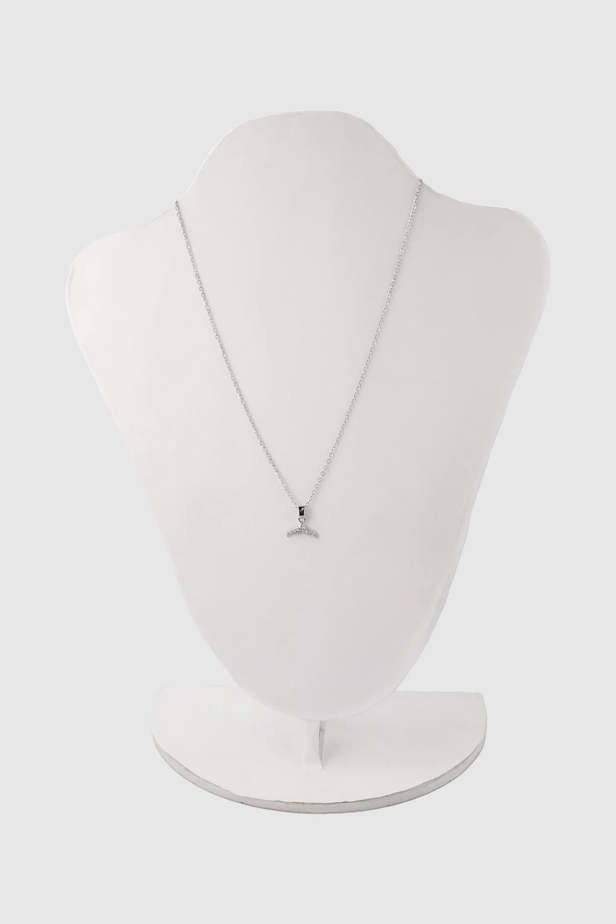 Collar dainty cola ballena sold by Shasa