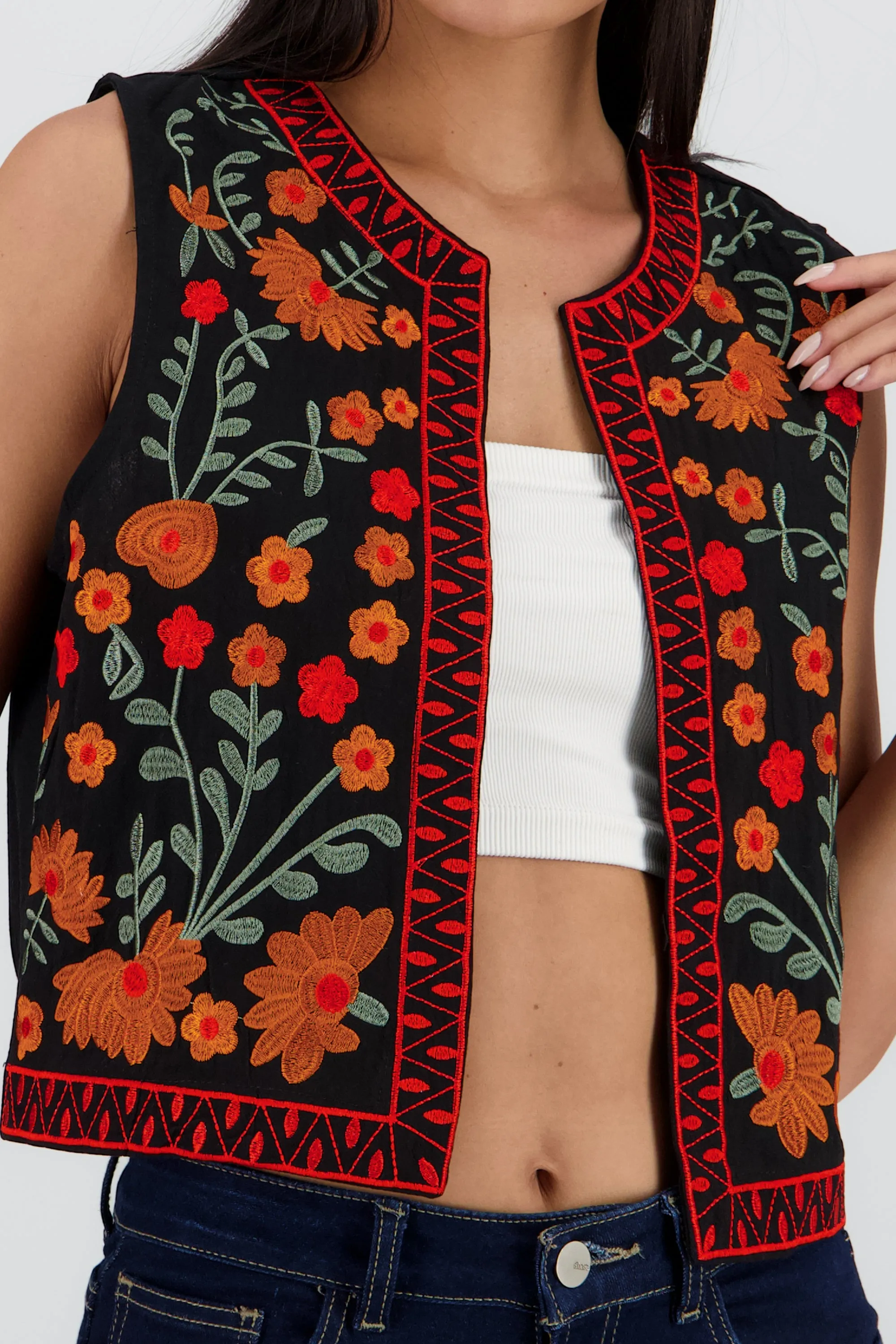 Chaleco detalle bordado flores sold by Shasa product image thumbnail 5