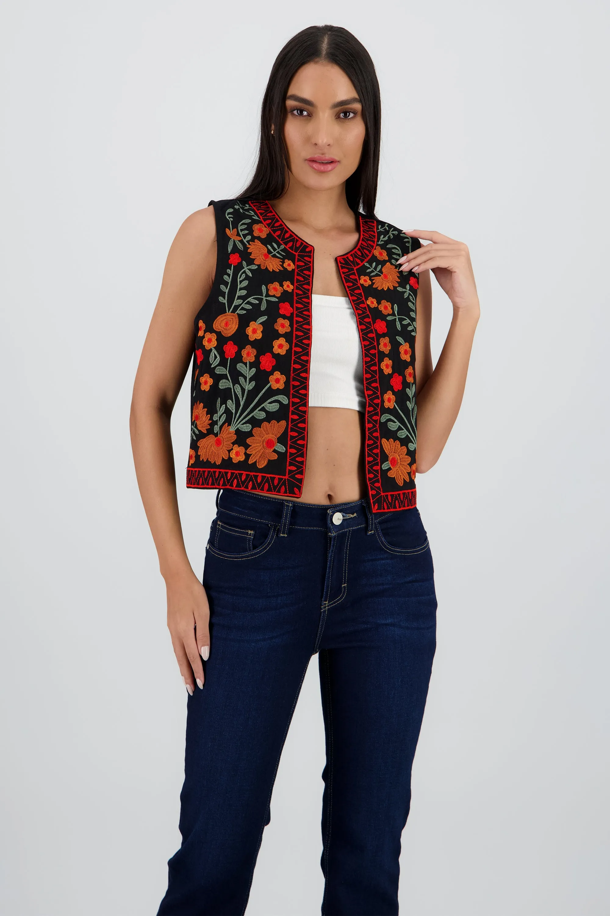 Chaleco detalle bordado flores sold by Shasa