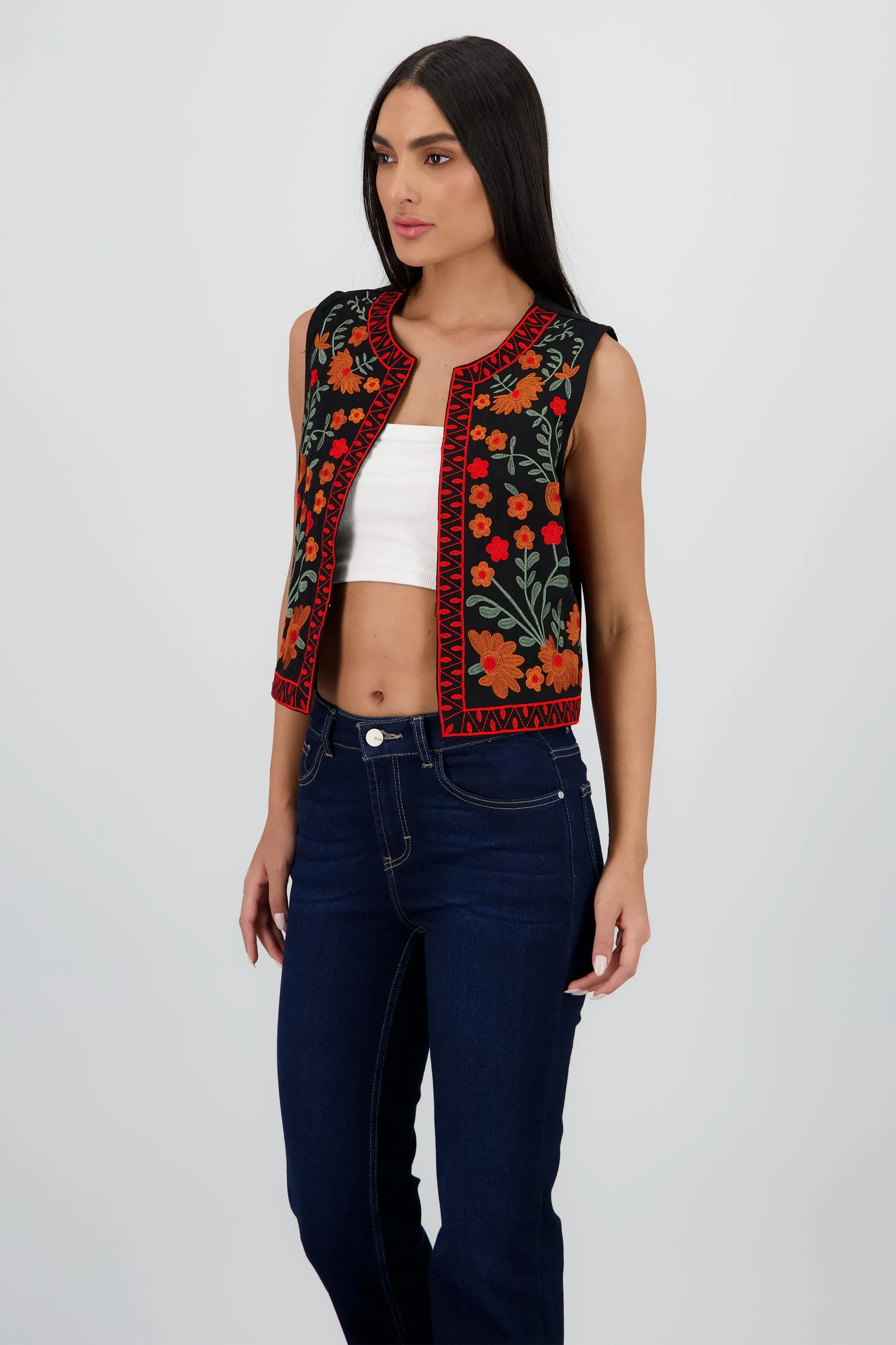 Chaleco detalle bordado flores sold by Shasa product image thumbnail 3