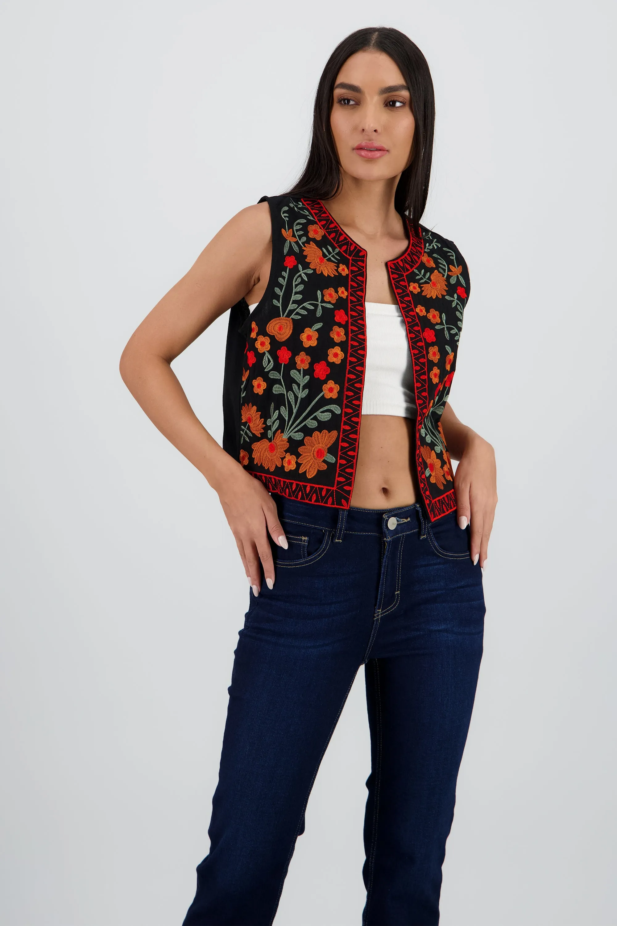 Chaleco detalle bordado flores sold by Shasa product image thumbnail 2