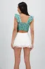 Top crop olanes estampado flores sold by Shasa