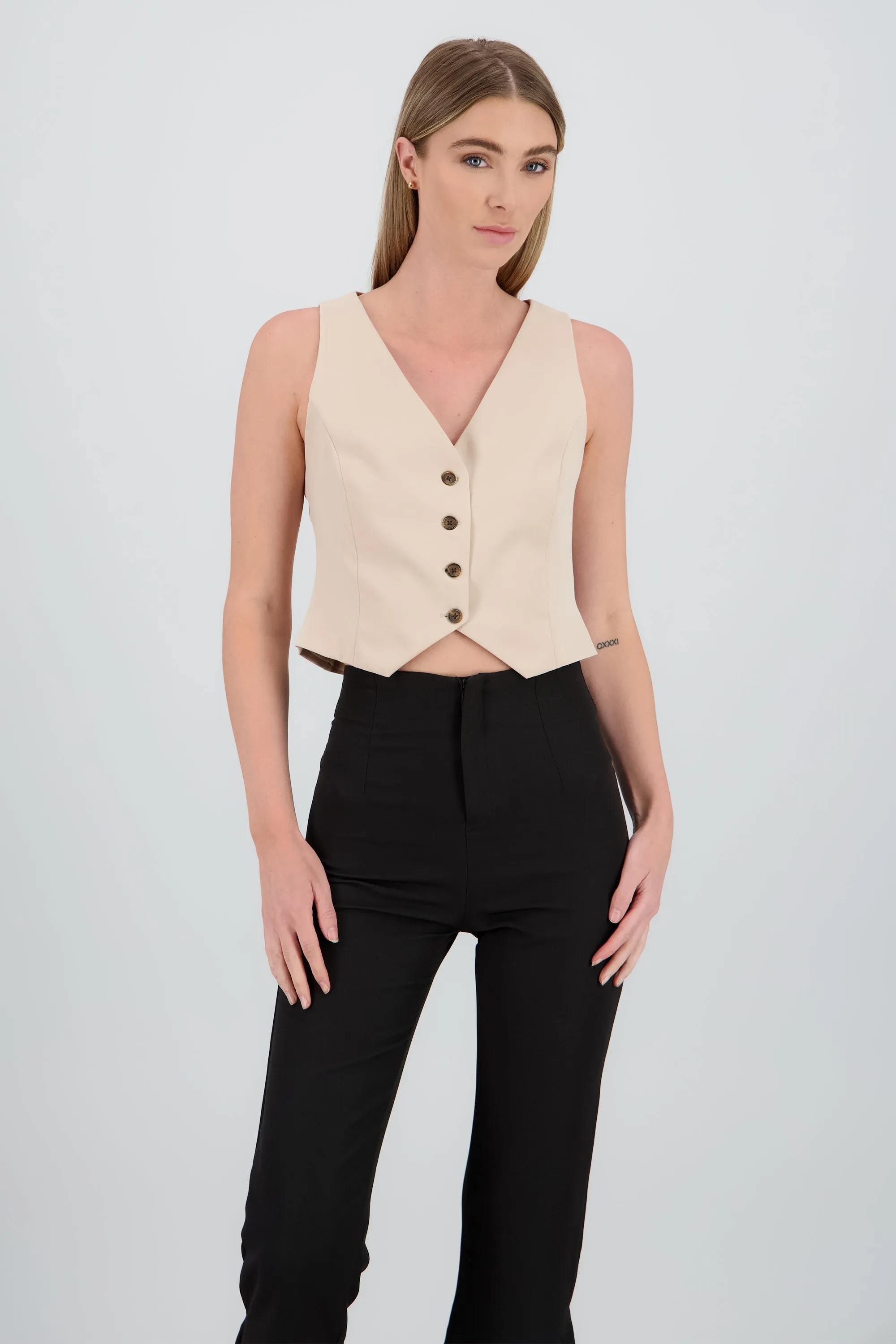 Chaleco escote v sold by Shasa