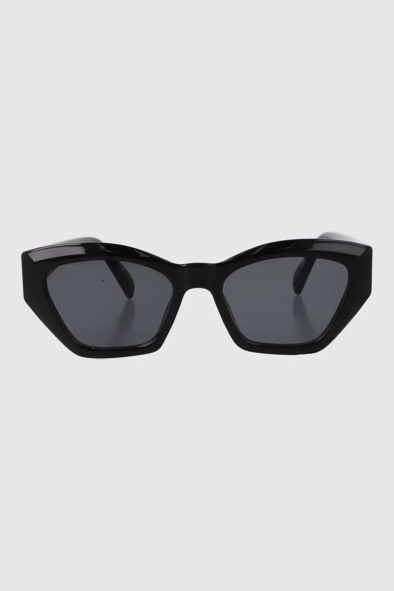 Lente wayfarer geometrico traslucido sold by Shasa