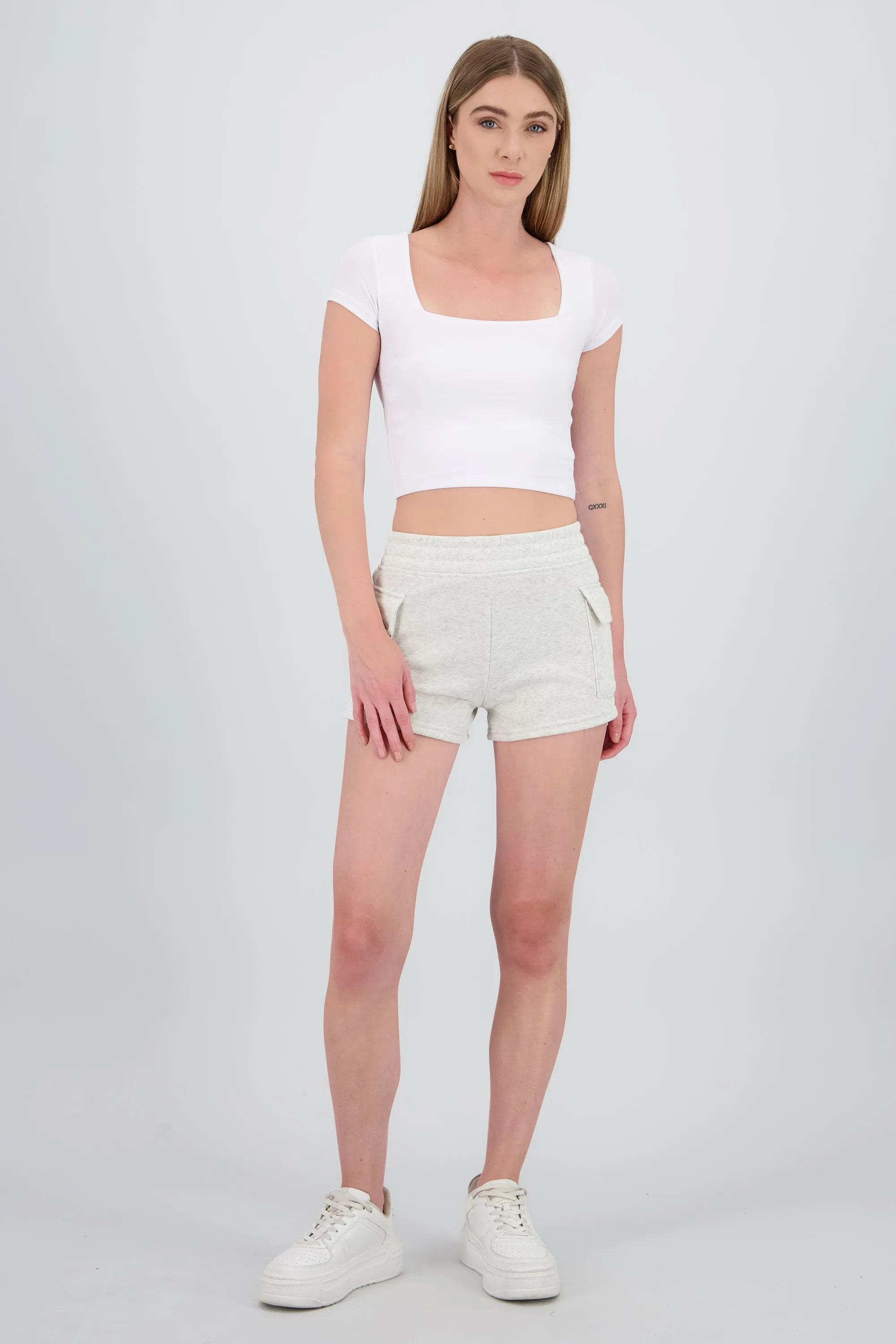 Shorts con fleece y bolsas lisos sold by Shasa