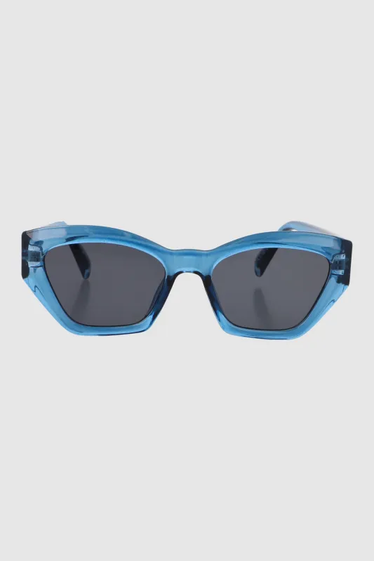 Lente wayfarer geometrico traslucido sold by Shasa