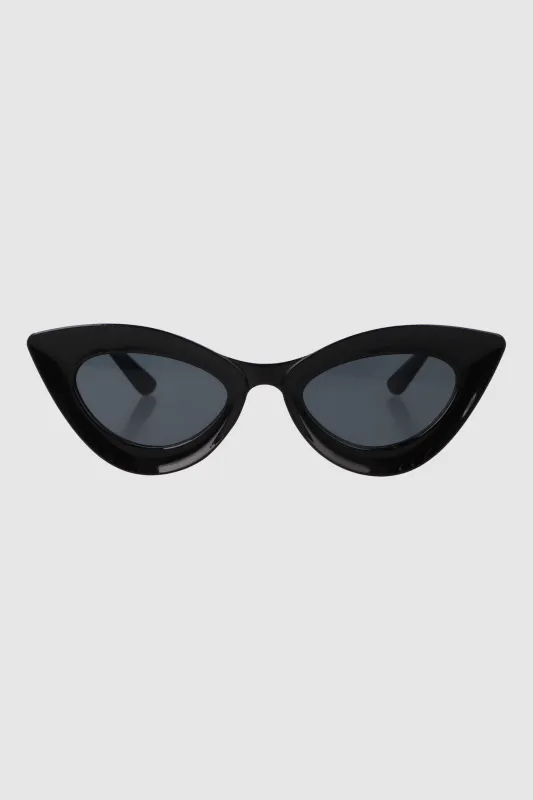 Lente cateye puntiagudo marco grueso sold by Shasa