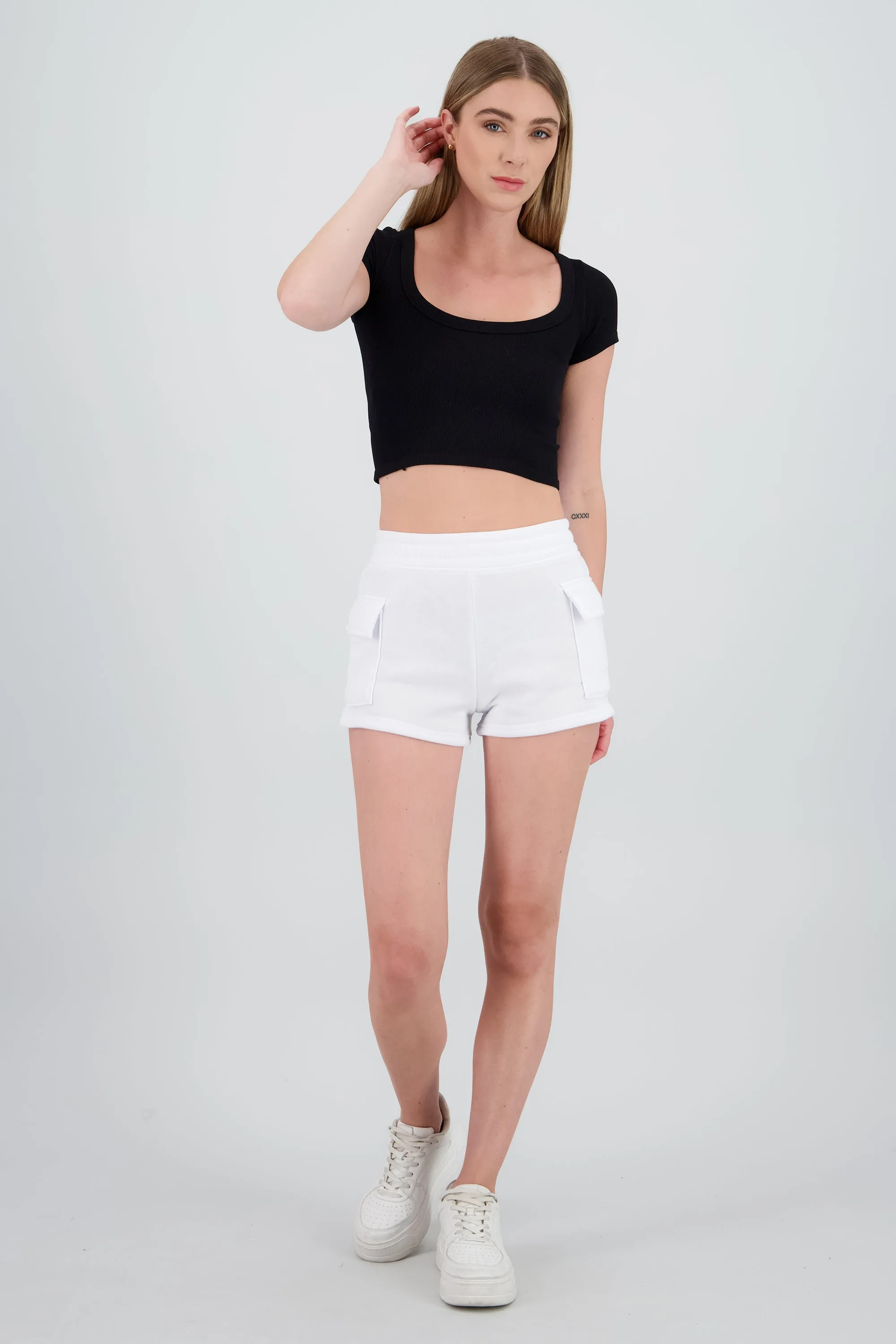 Shorts con fleece y bolsas lisos sold by Shasa