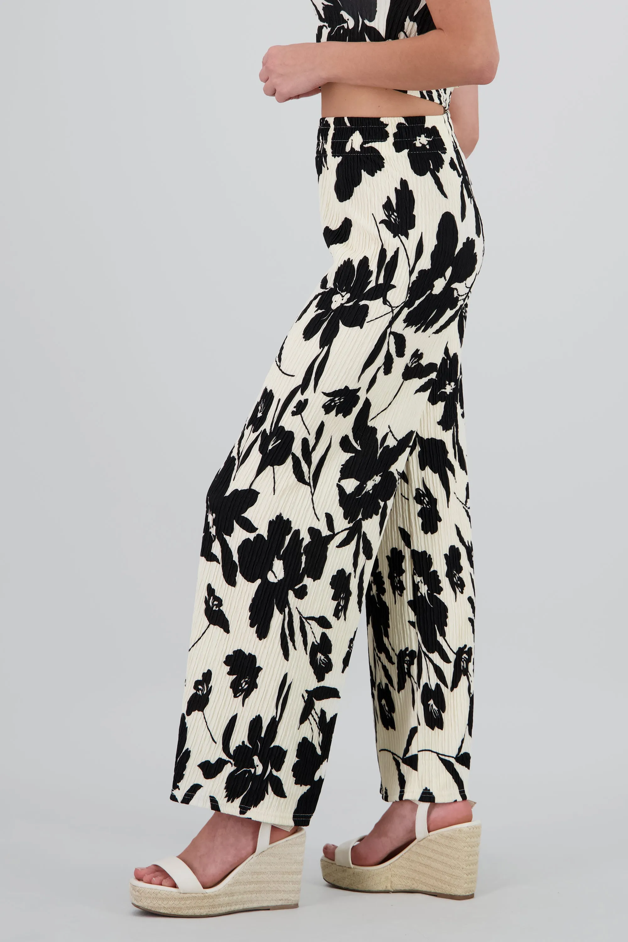 Pantalones fluidos flores tropicales sold by Shasa product image thumbnail 3