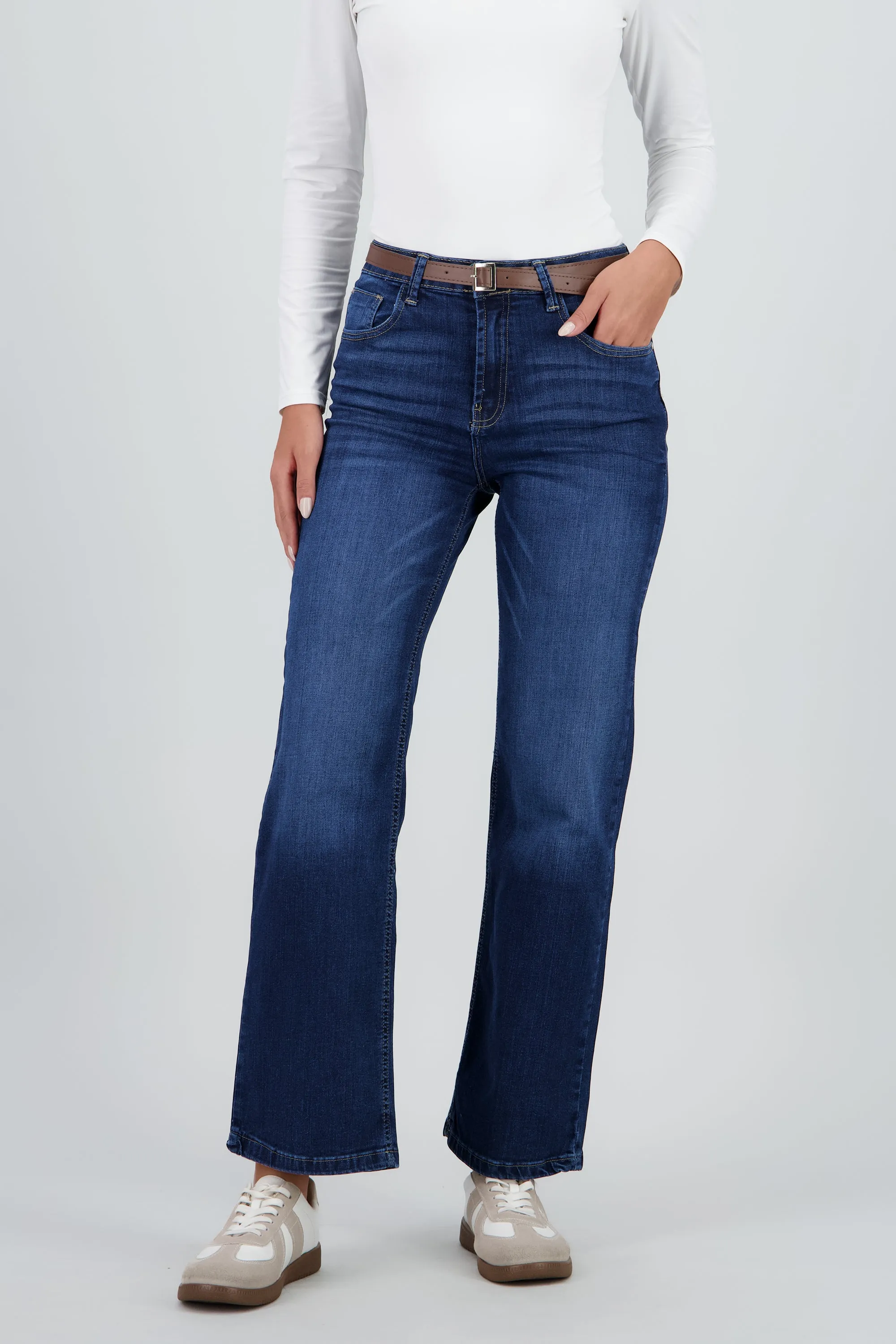 Jeans straight corte básico sold by Shasa product image thumbnail 2