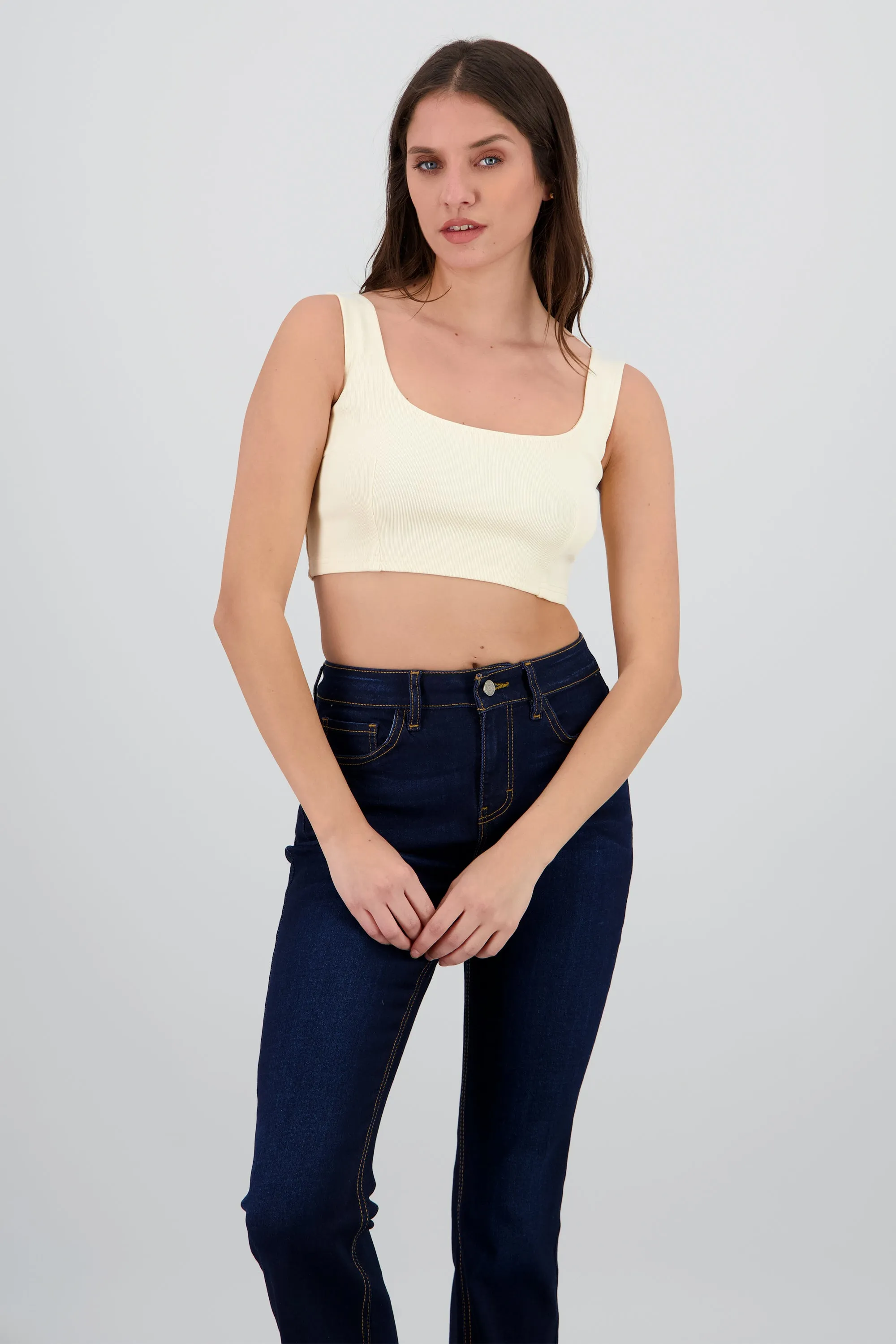 Top crop tirantes escote cuadrado sold by Shasa