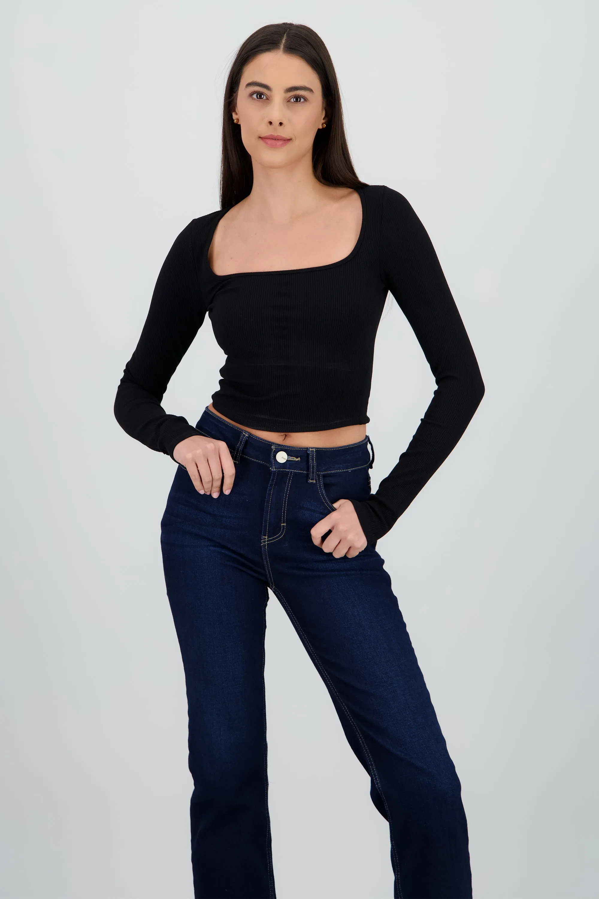 Top manga larga escote cuadrado sold by Shasa