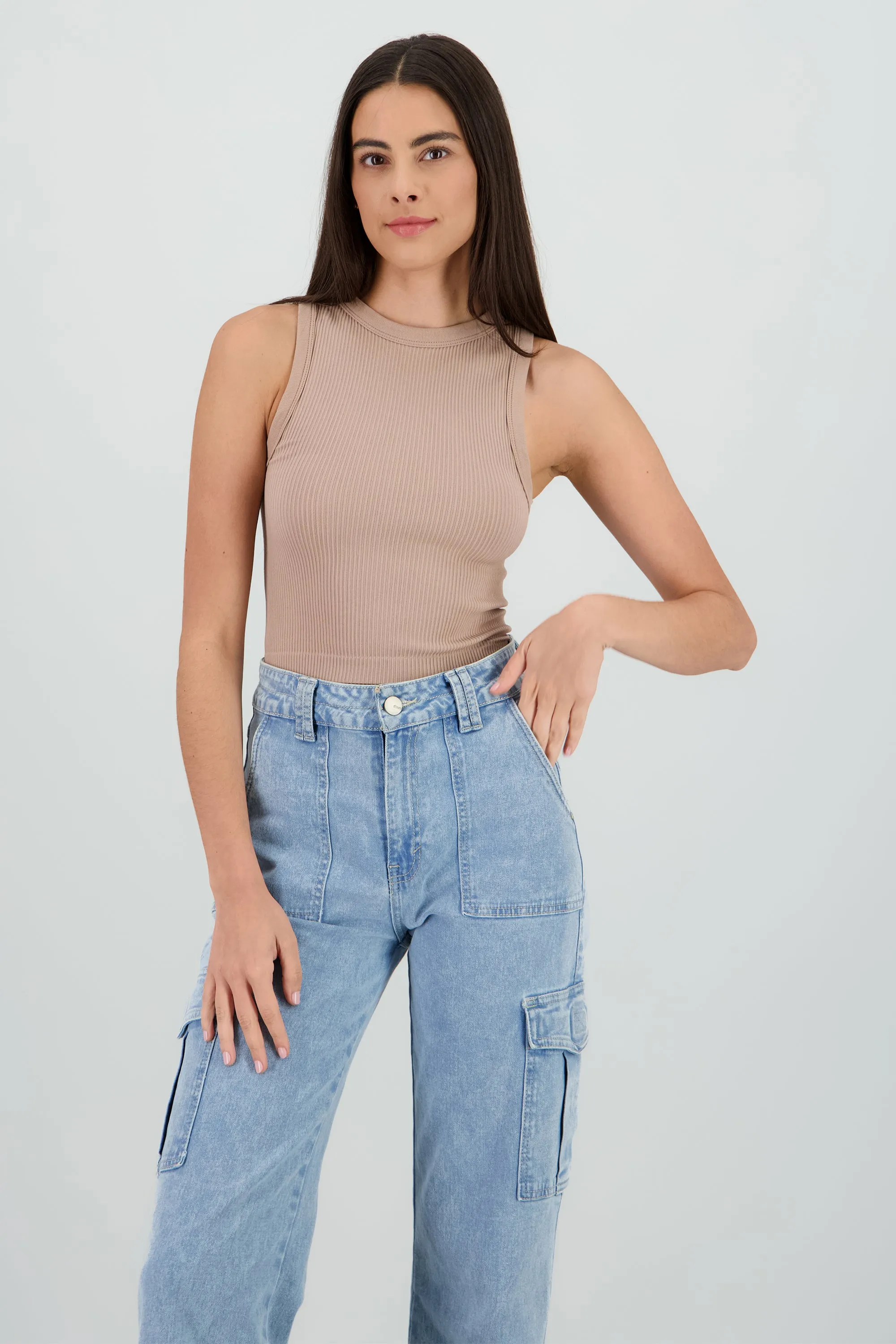 Top sin manga detalle seamless liso sold by Shasa