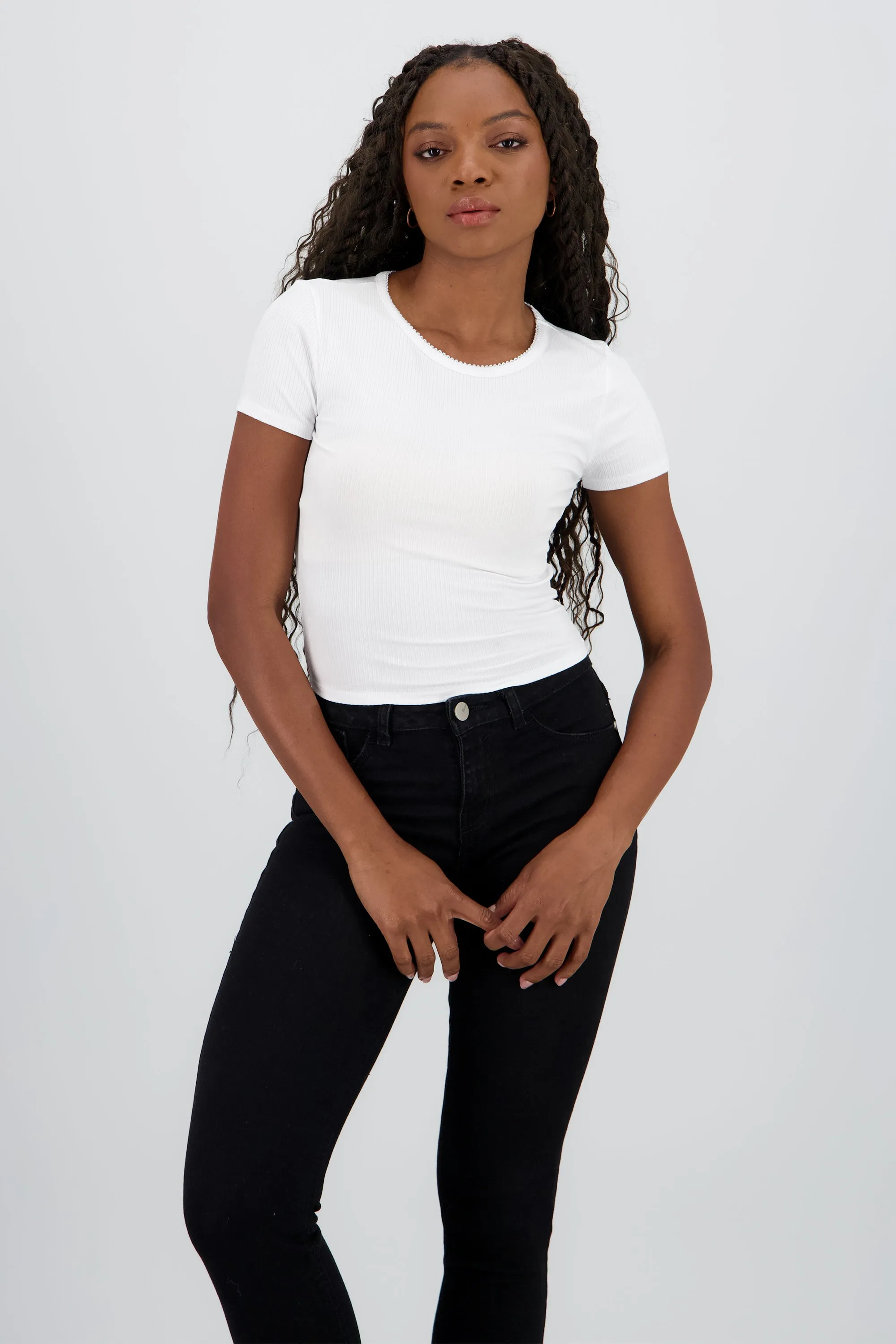 Top manga corta encaje escote sold by Shasa