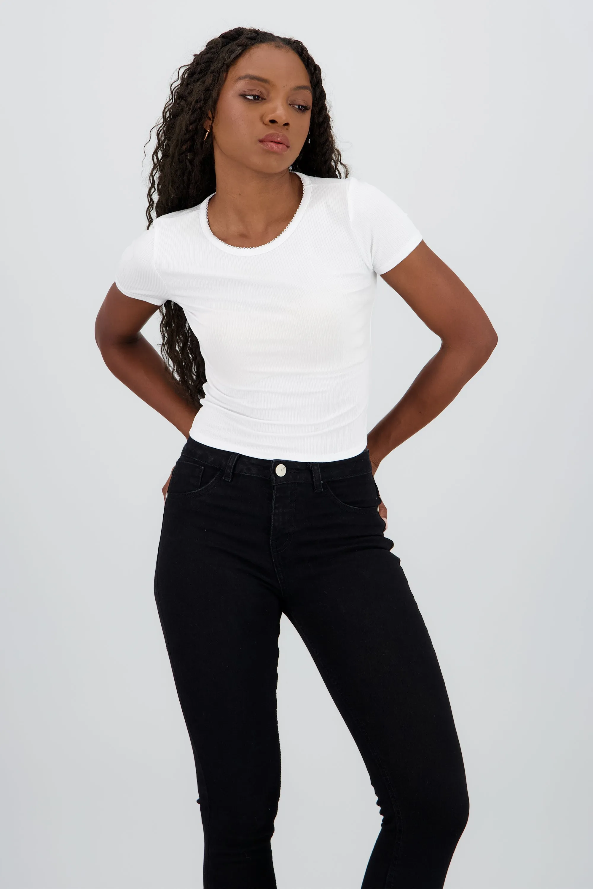 Top manga corta encaje escote sold by Shasa product image thumbnail 2