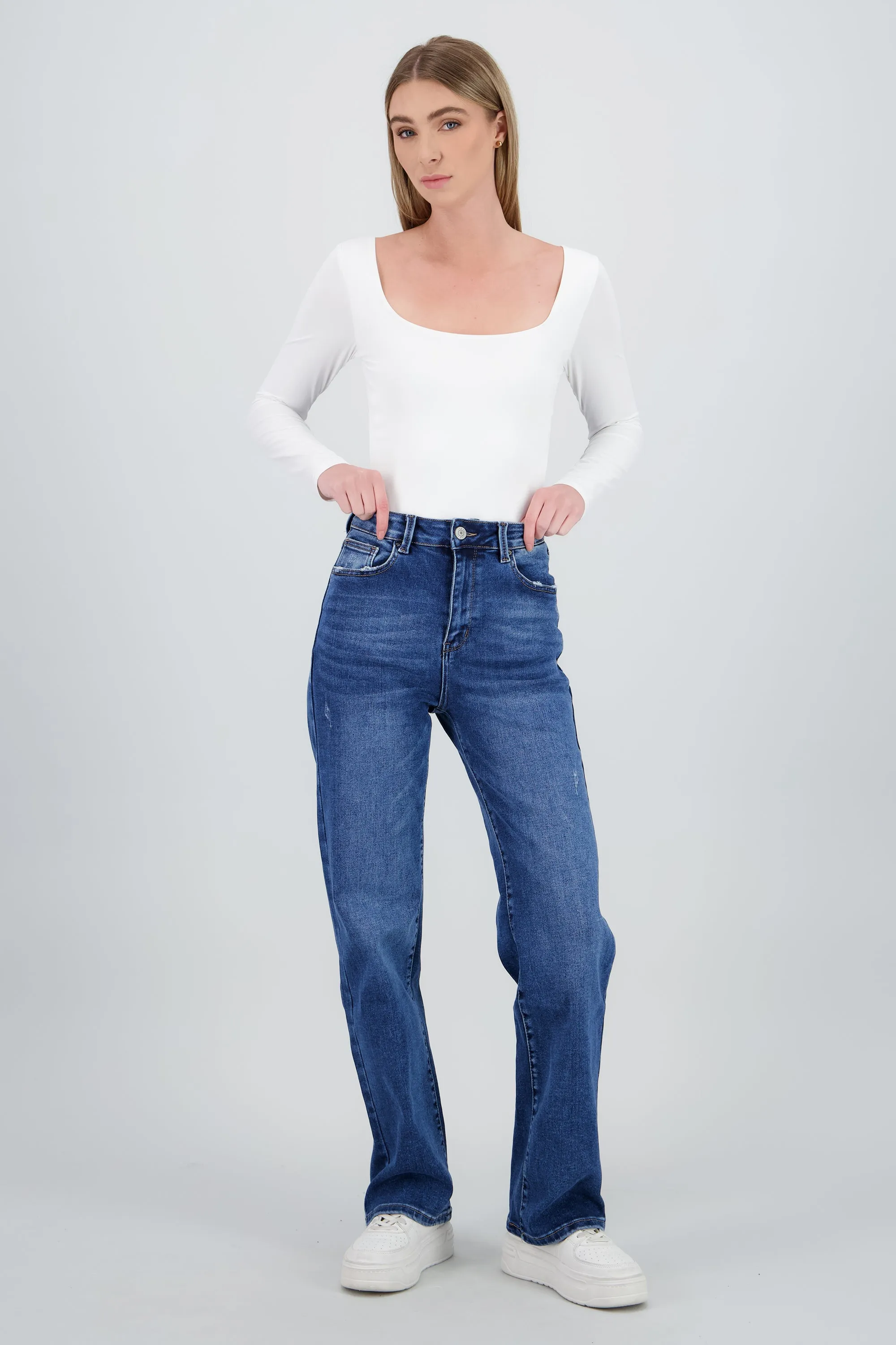 Jeans straight básicos sold by Shasa