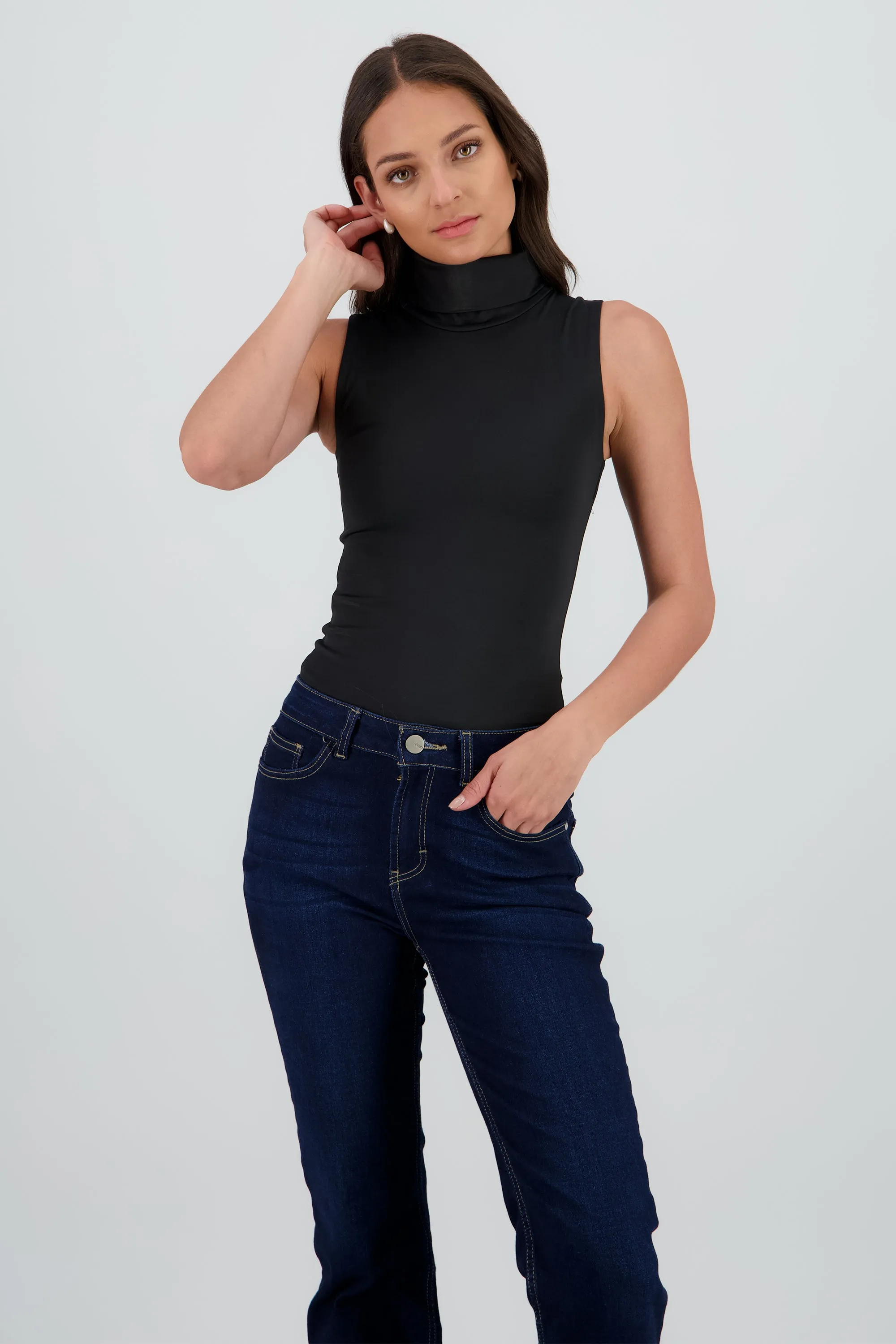 Bodysuit cuello alto sold by Shasa